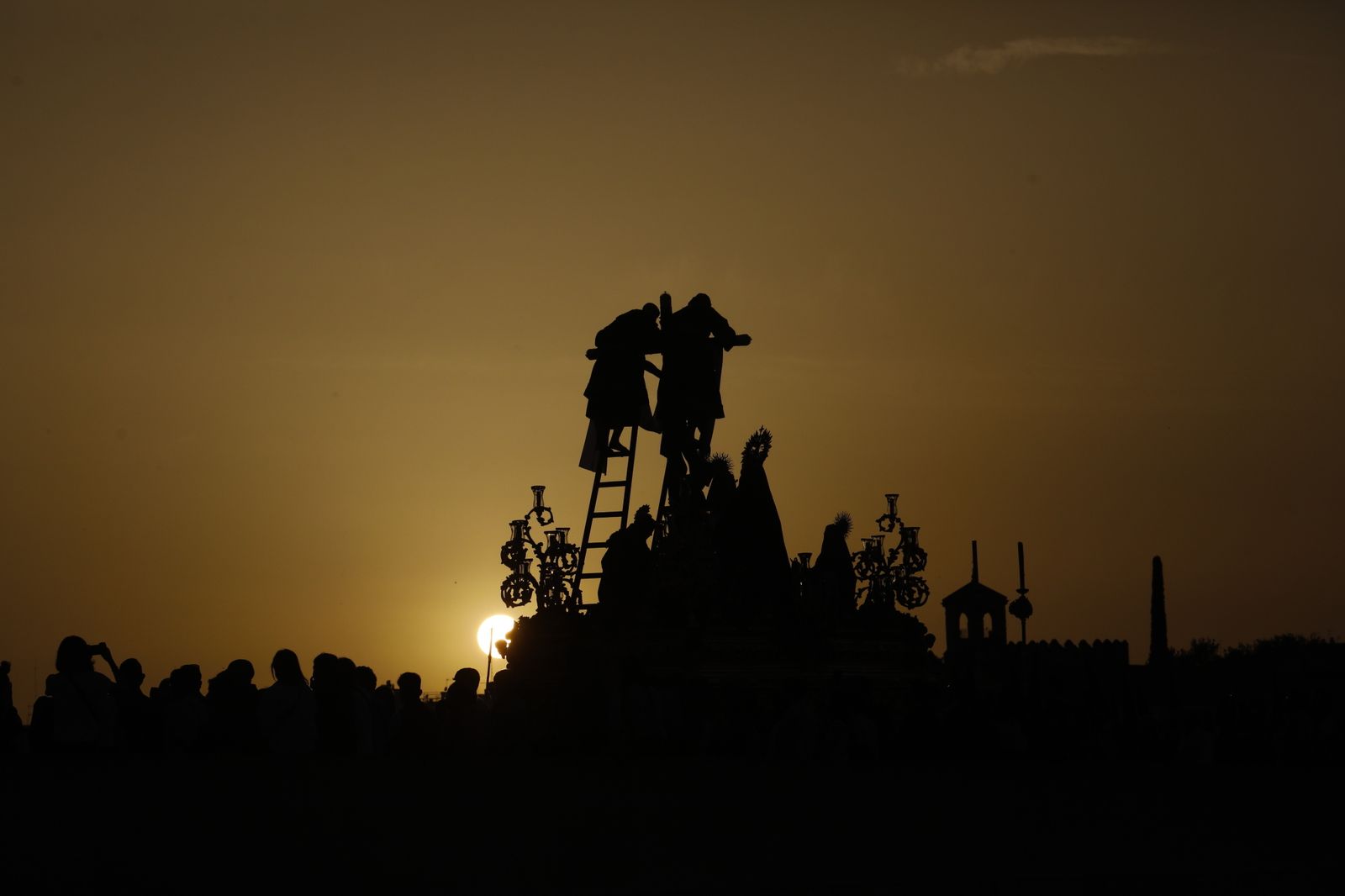 Viernes Santo en Córdoba: la procesión del Descendimiento, en imágenes