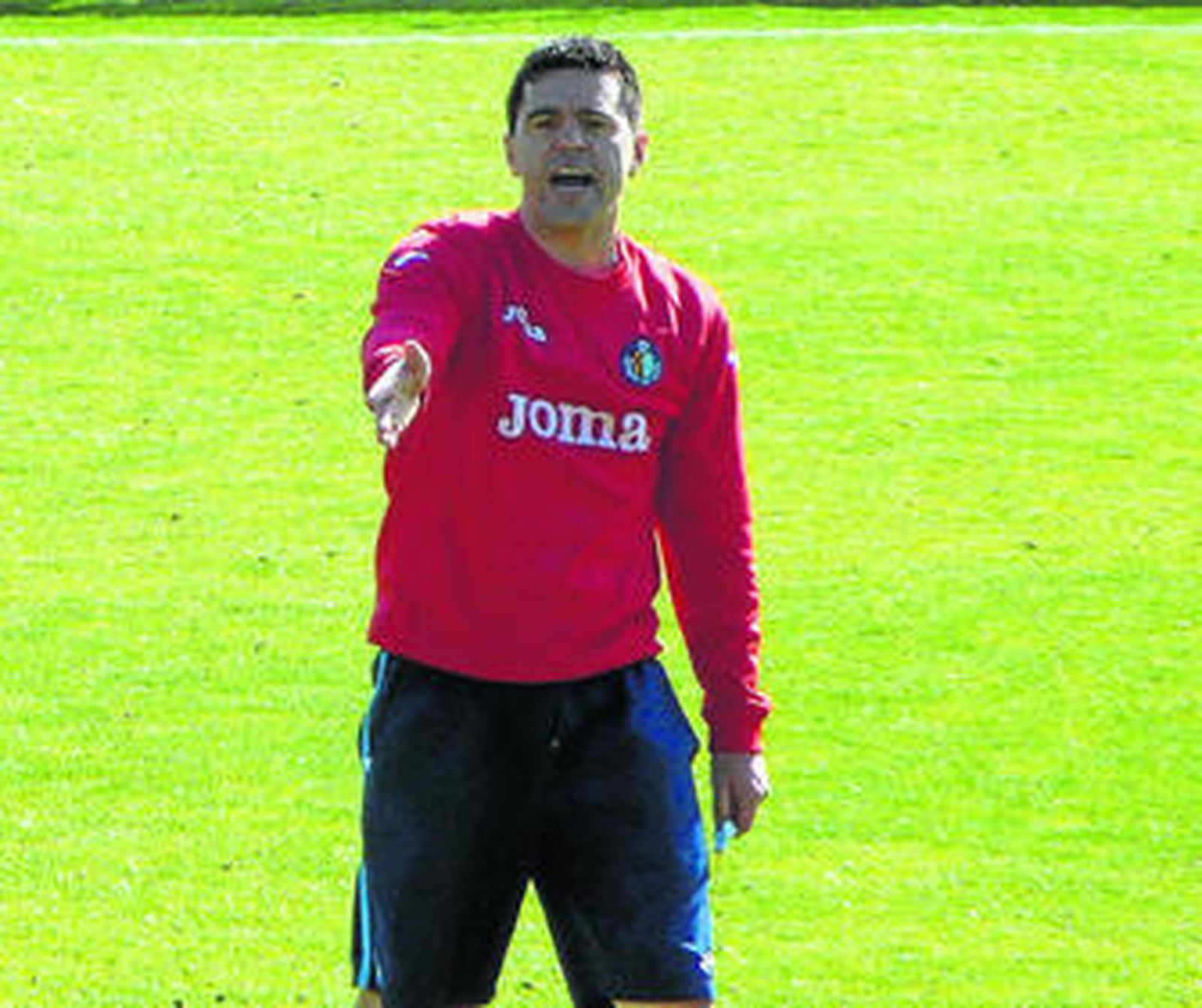 Cosmin Contra, enérgico, en una sesión de trabajo del Getafe.