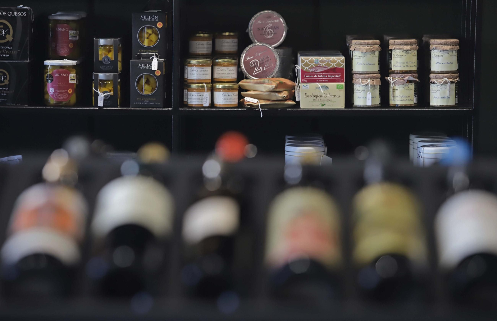 Fotos de la nueva enotienda de 'El Decantador' en Algeciras