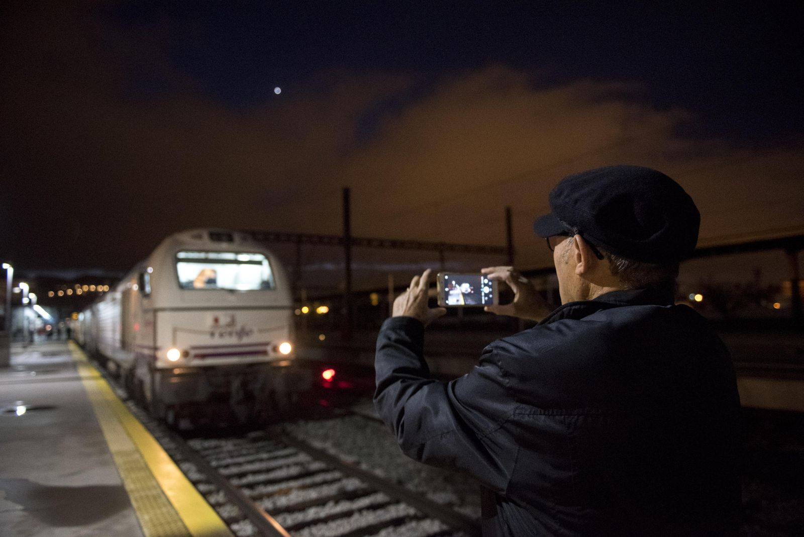 Salida del Talgo de la estación de Andaluces rumbo a Madrid