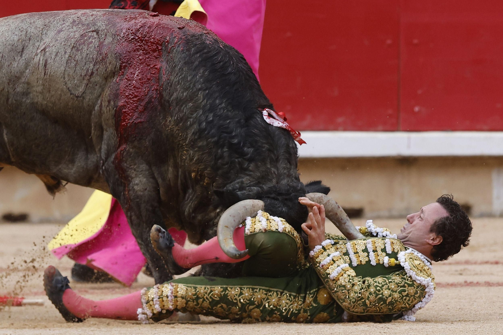 Rafaelillo sufrió una brutal paliza de un toro de Escolar el pasado sábado en Pamplona.