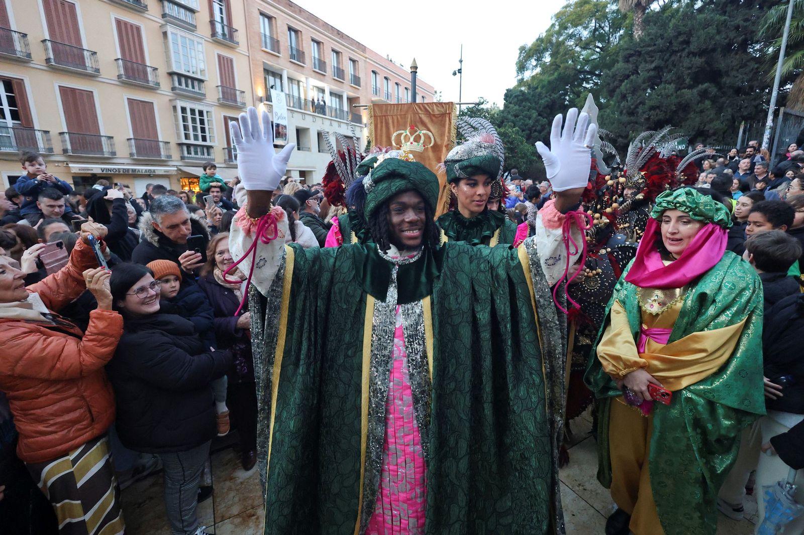 Los Reyes Magos llenan Málaga de ilusión tras la lluvia
