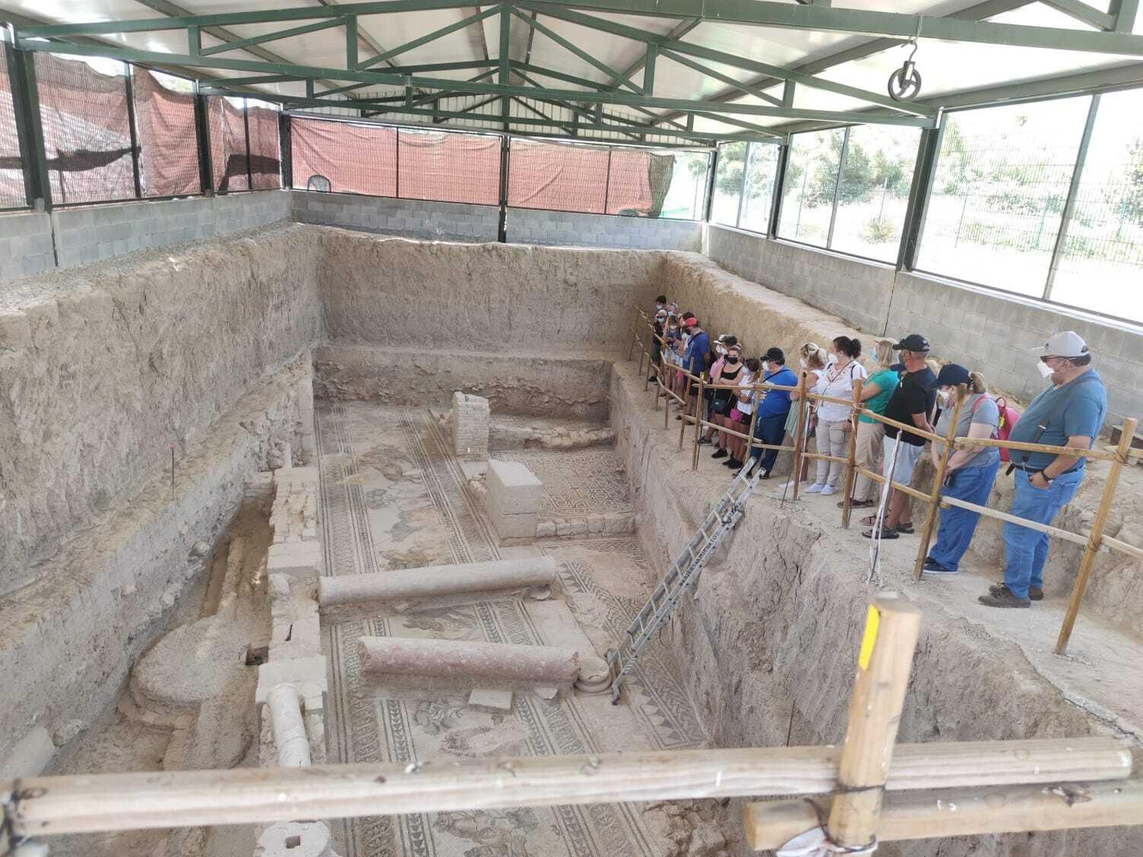 Los vecinos de Vegas del Genil conocen la Villa Romana de Salar