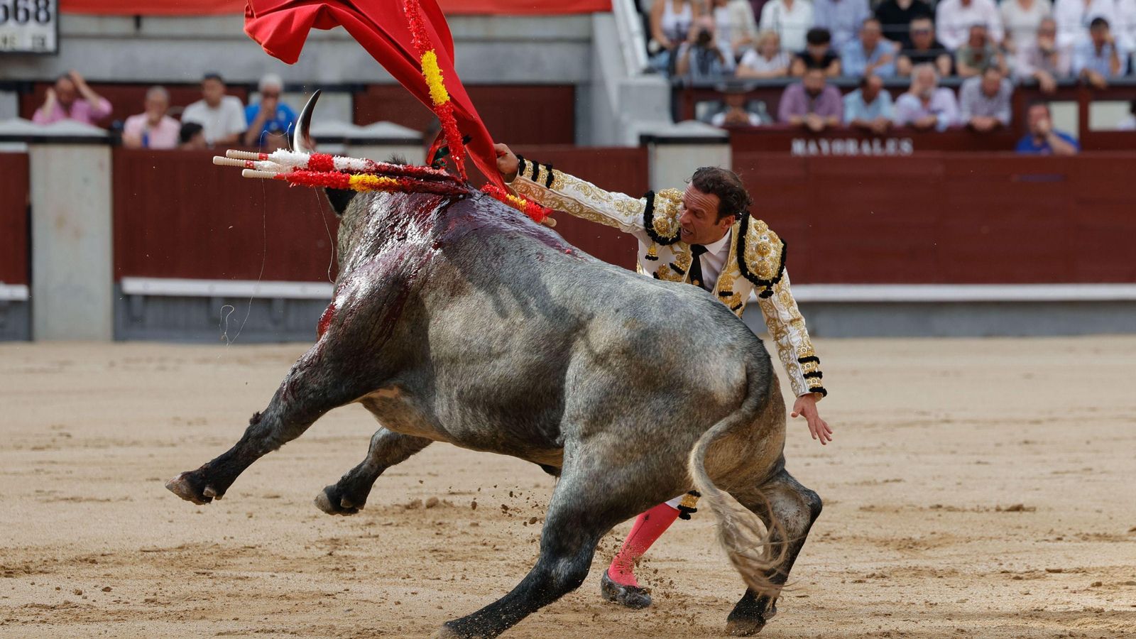 Toda la tarde muy firme, de esa forma tuvo que pelearse Antonio Ferrera con ‘Malagueño’ y todo bajo un vendaval.