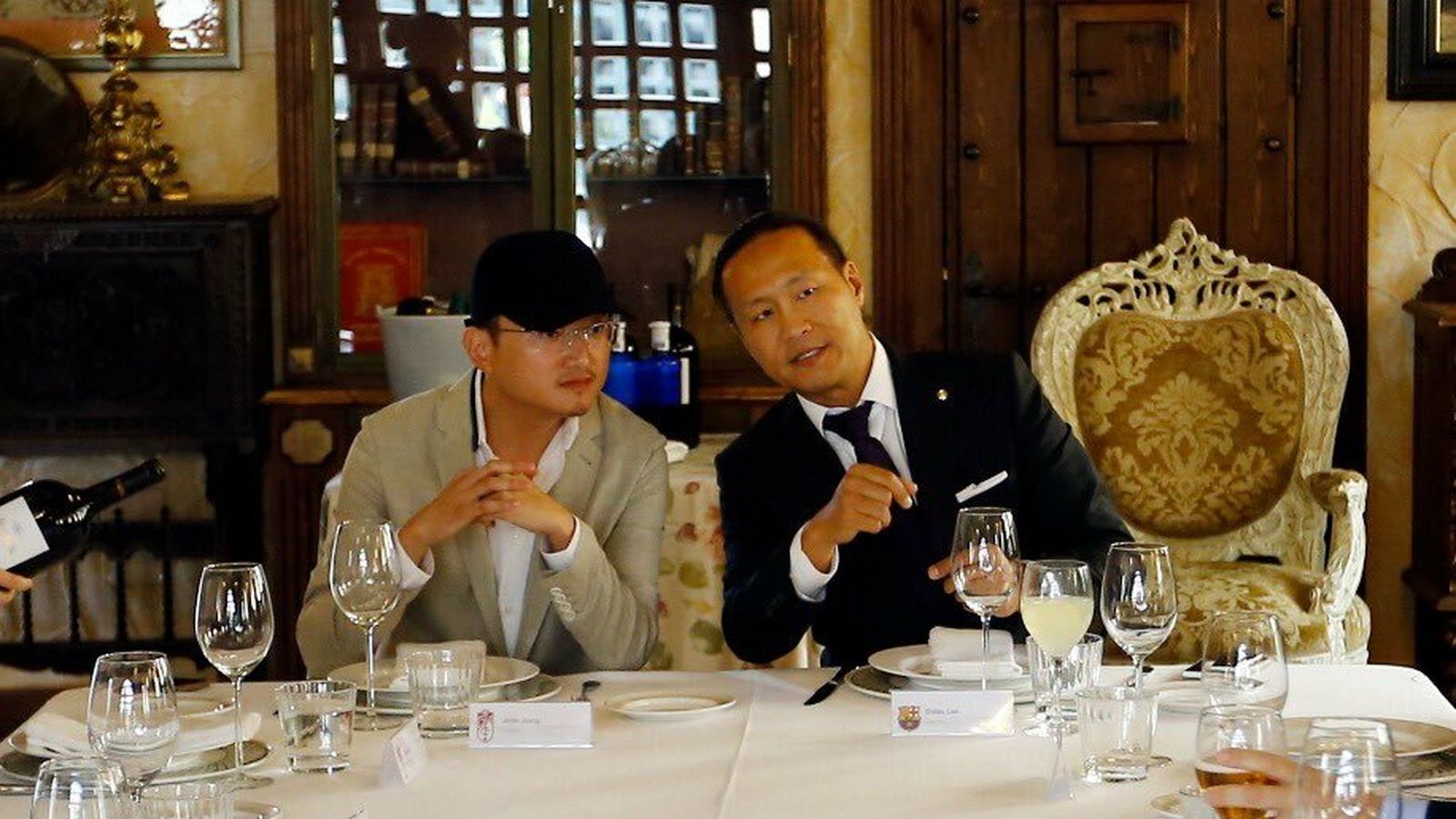 Como ya es tradicional Jiang Lizhang, propietario del Granada CF, no acudió a la cita.