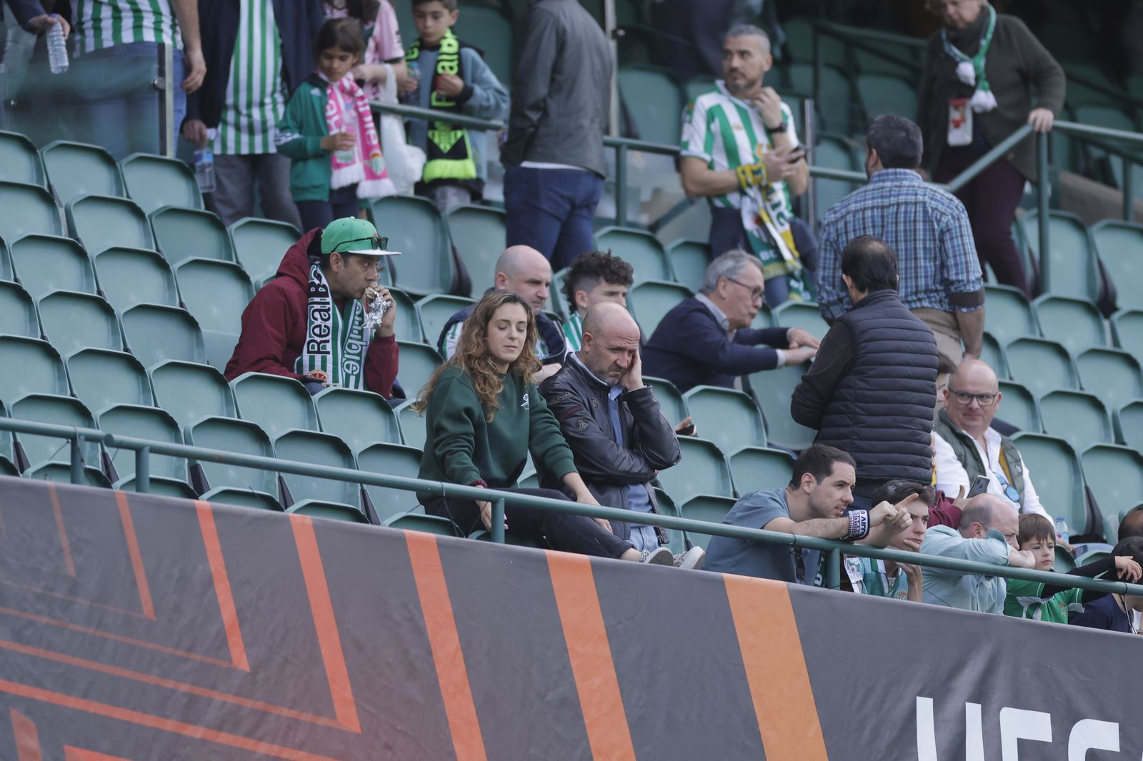Búscate en las fotos del Betis-Manchester