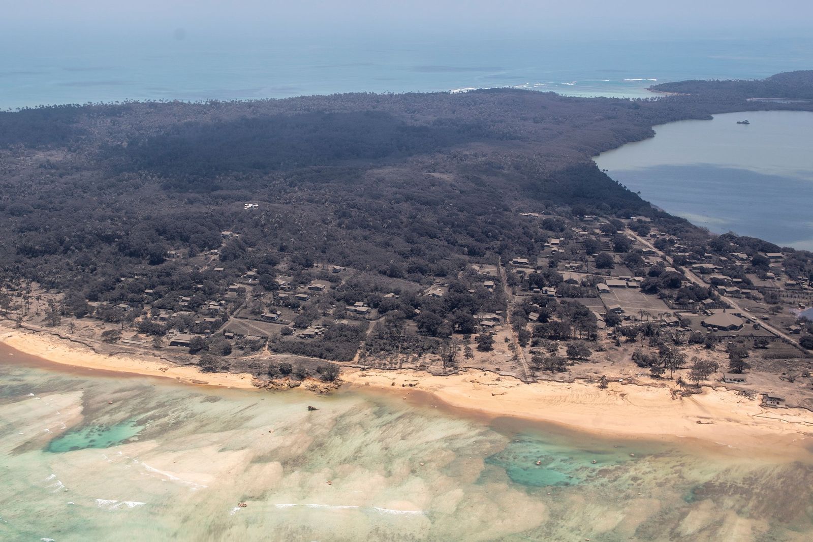 Fotos aéreas de Tonga tras la erupción del volcán