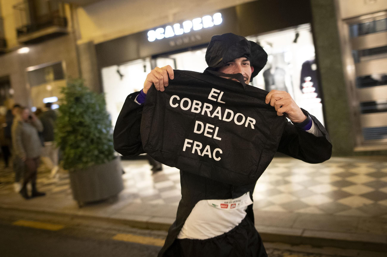 Las mejores imágenes de la 32º Carrera Nocturna de Disfraces de Granada