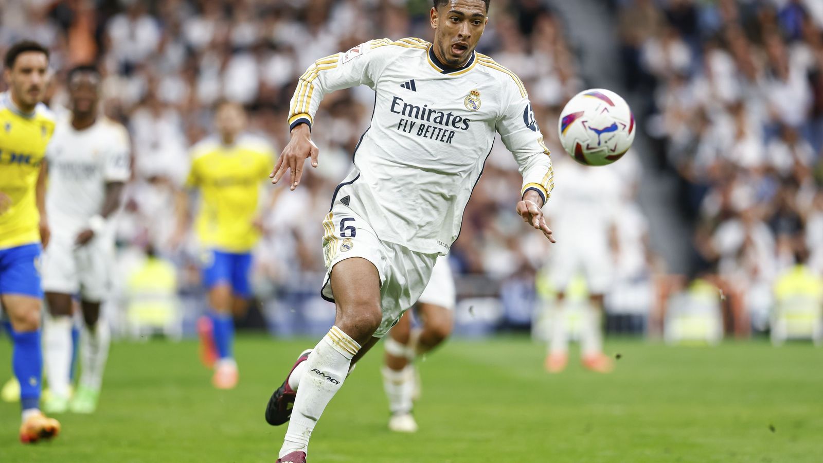 Bellingham, en un lance del partido ante el Cádiz.