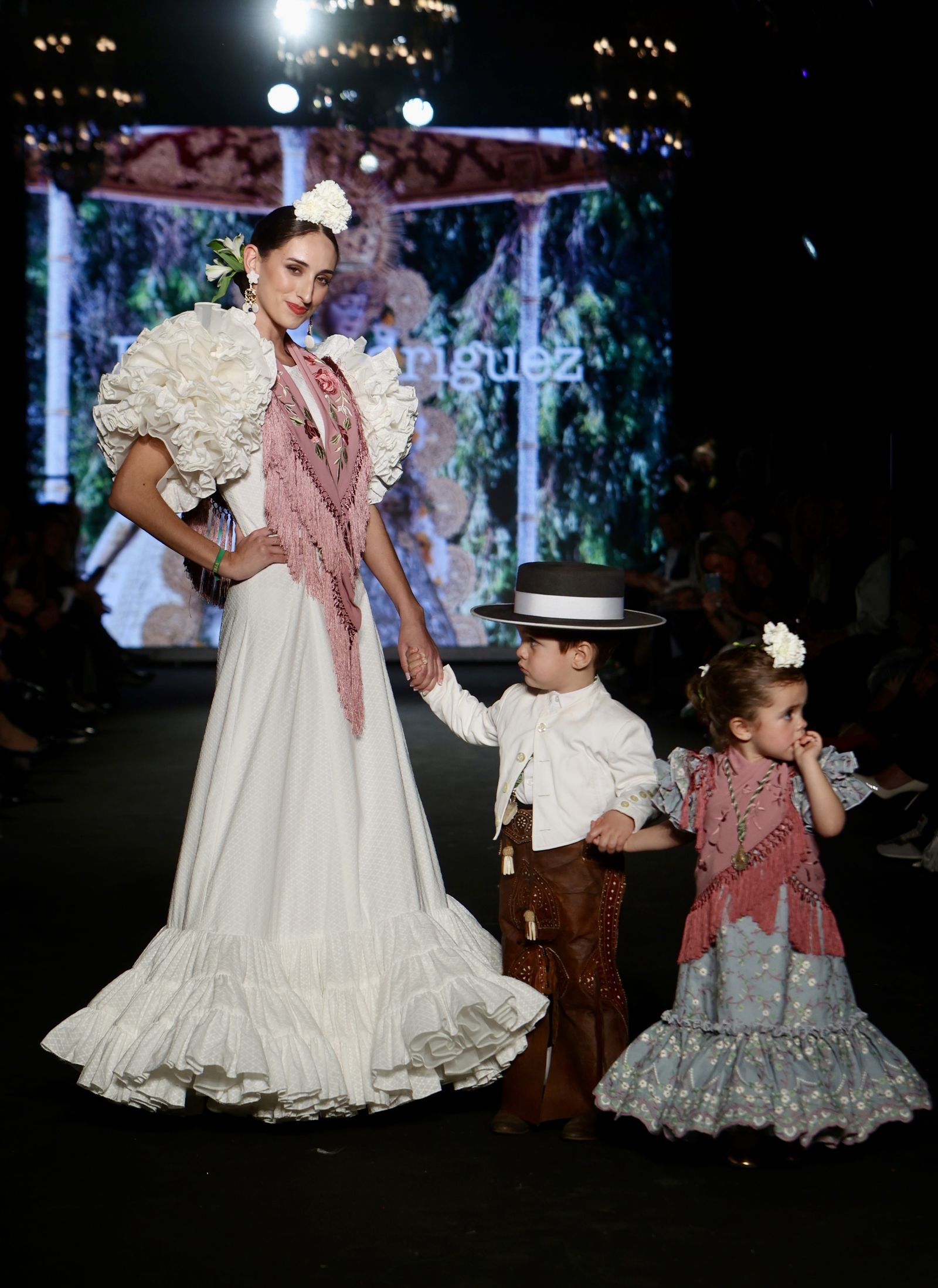 Desfile de la Hermandad del Rocío de Sevilla en We Love Flamenca 2024, todas las fotos
