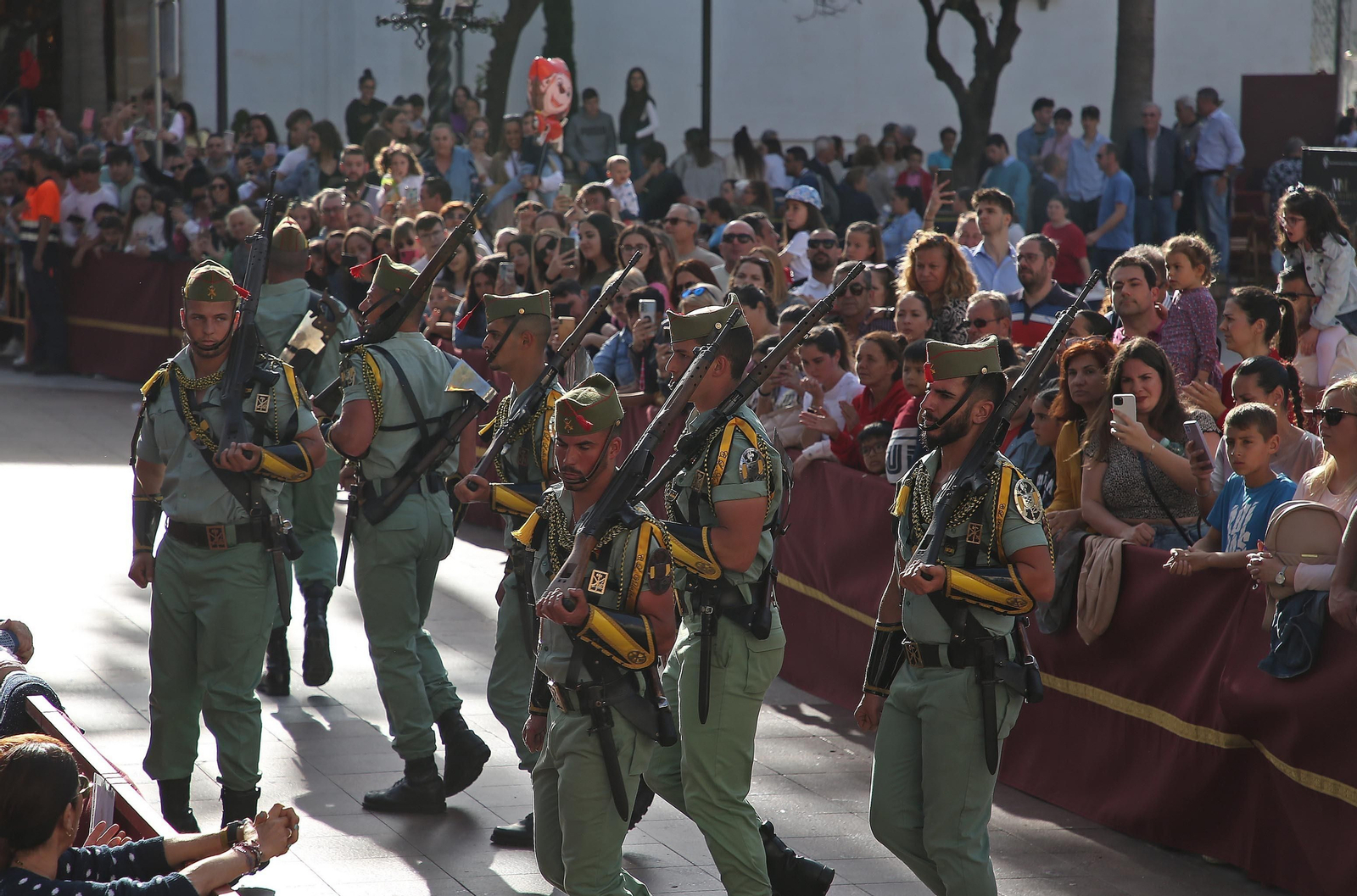 Fotos del Lunes Santo en Algeciras: Coronado de Espinas y La Columna