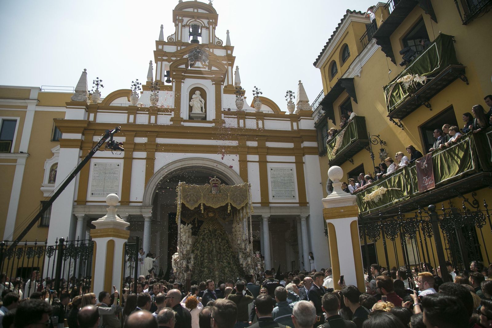 La Macarena con el manto de malla en el año 2017.