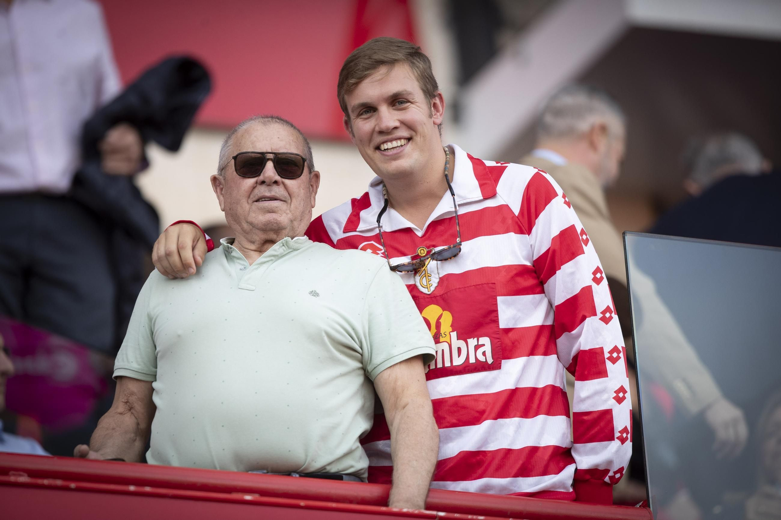 Encuéntrate en la grada del Nuevo Los Cármenes