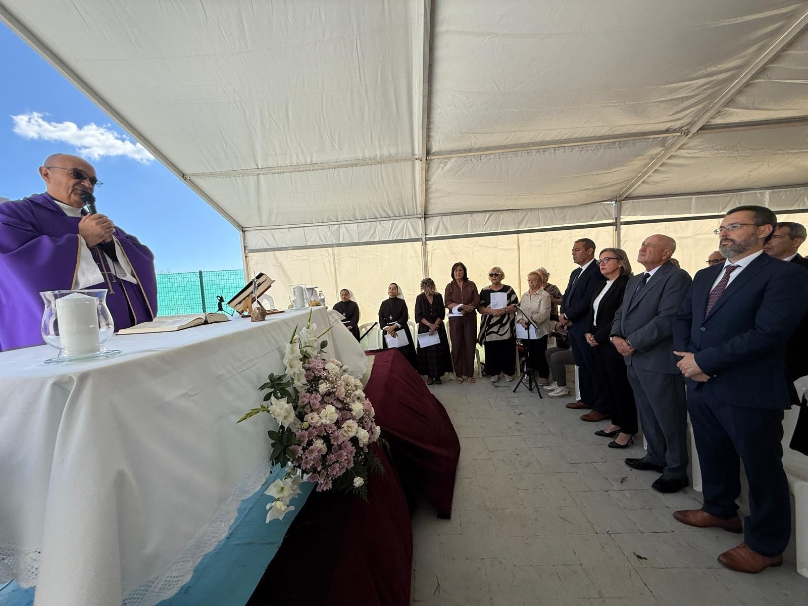 La Línea recuerda a sus difuntos con el tradicional acto en el Cementerio de San José