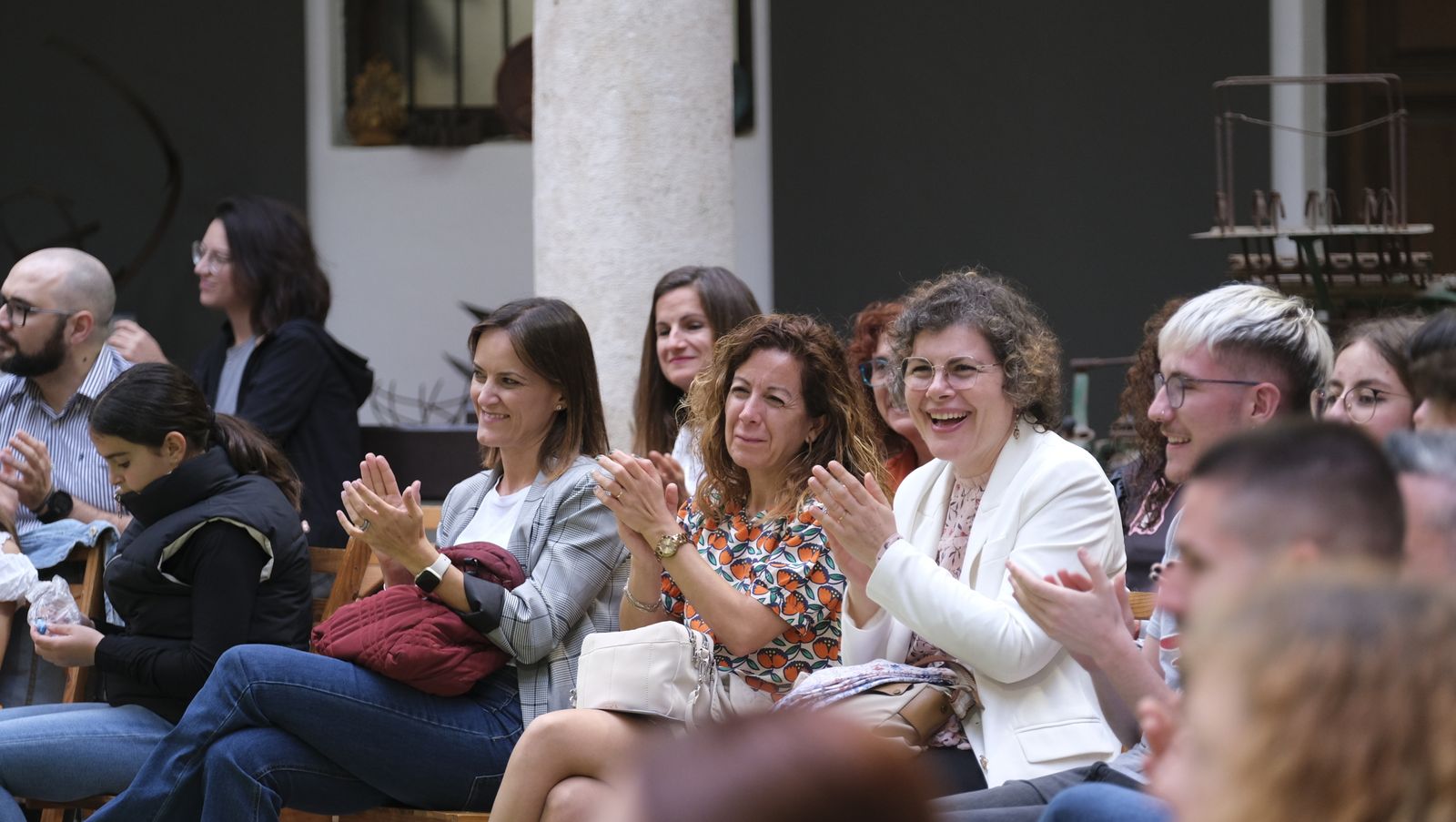 Imágenes del desfile benéfico contra el cáncer, en la Escuela de Artes de Almería