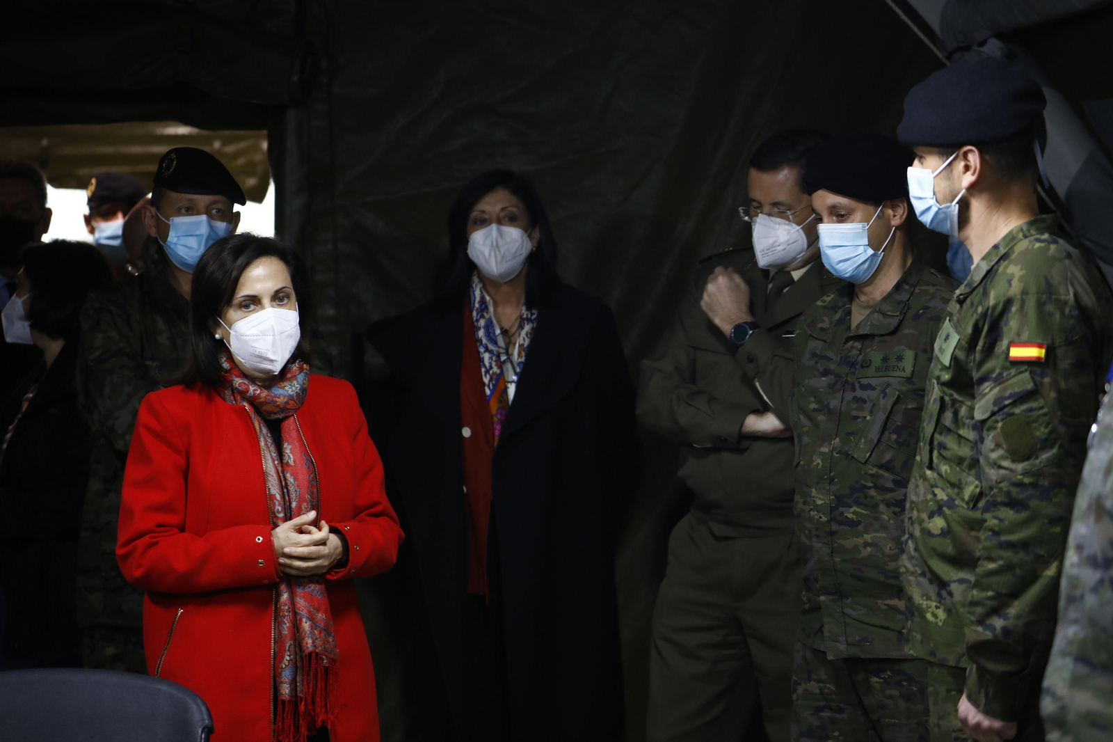 La visita de Margarita Robles a la base militar de Cerro Muriano, en imágenes