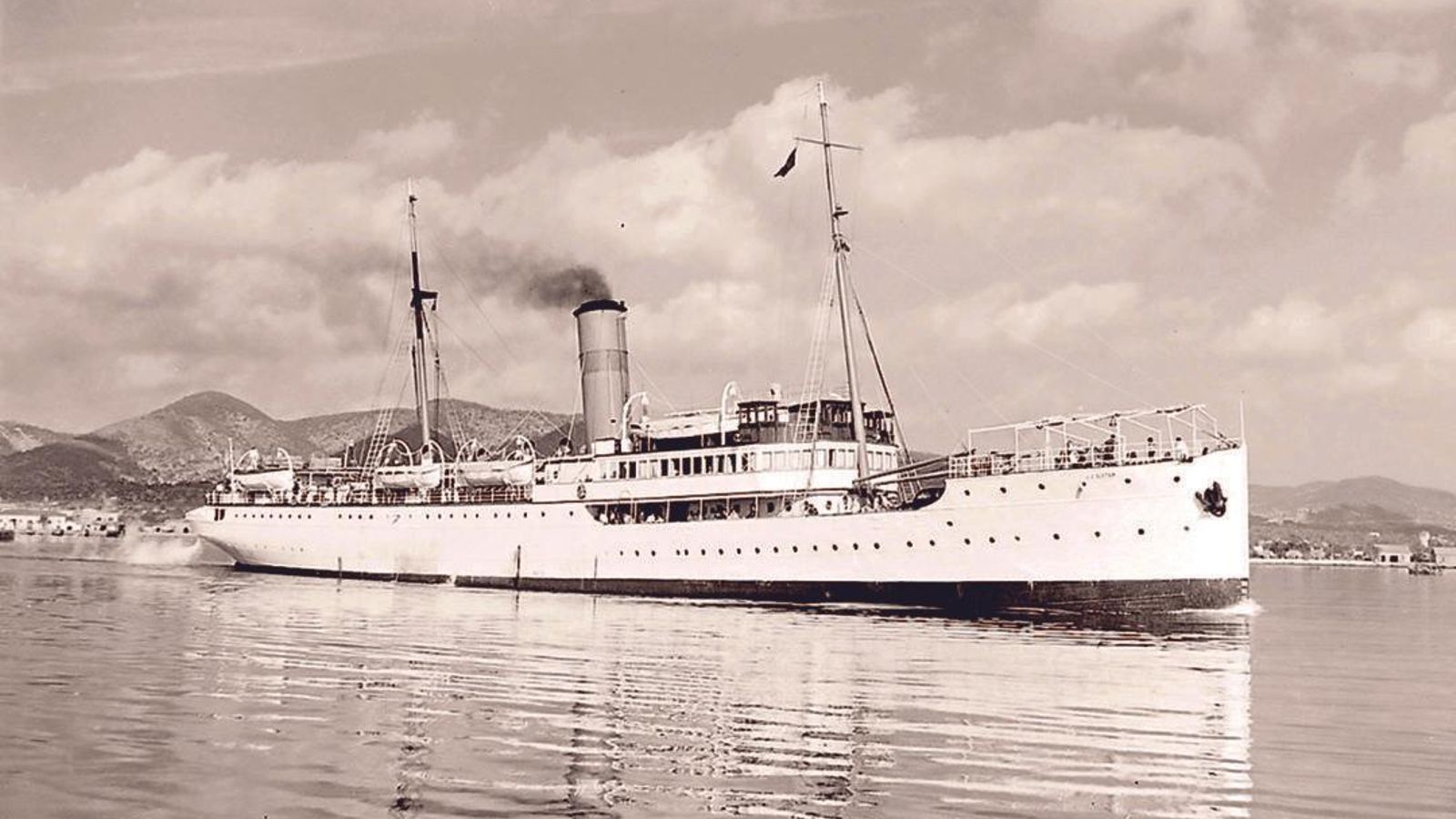 El buque 'J.J. Sister', de la Compañía Valenciana de Vapores Correos de África, que enlazaba los puertos de Cádiz, Algeciras, Ceuta y Tánger entre los años 1911 y 1917.