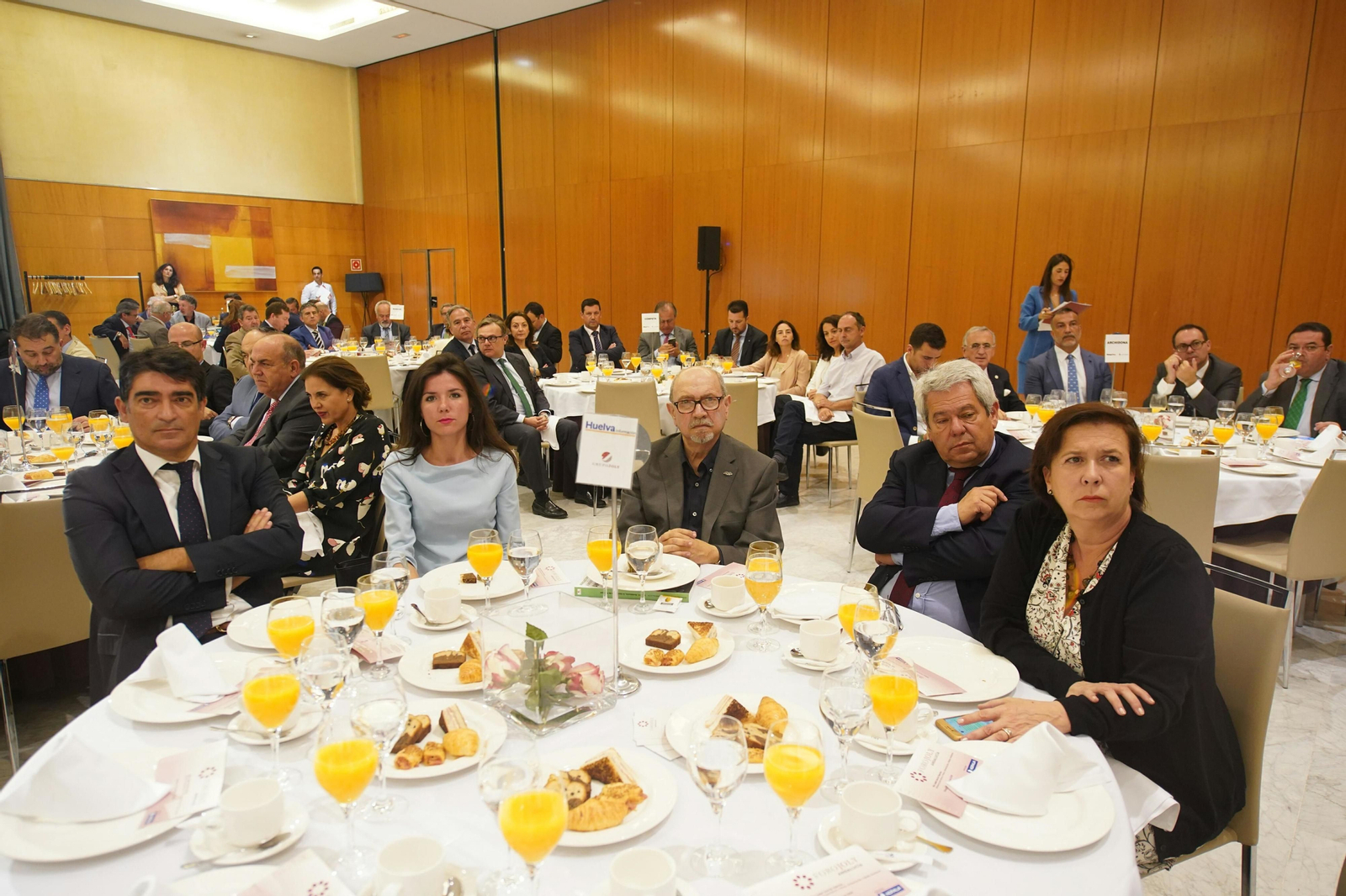 Las imágenes del desayuno-coloquio con Isabel García Tejerina