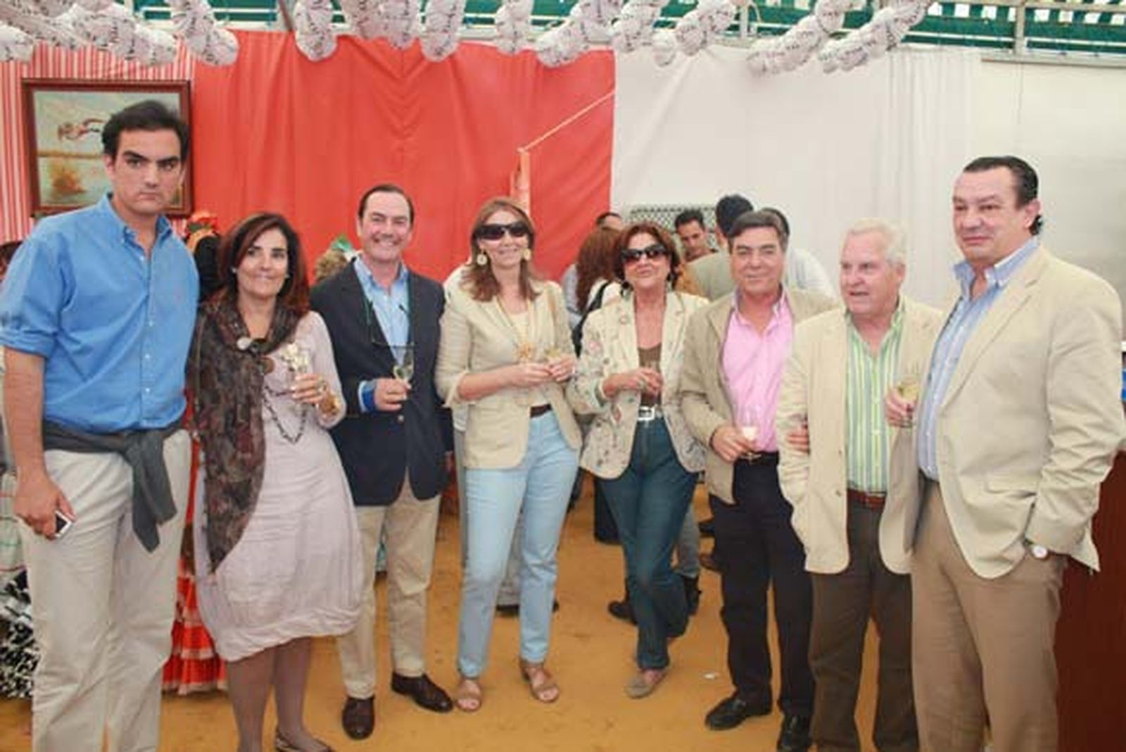 Edmundo Grant con Fernanda  Pérez-Barbadillo, su hijo Edmundo, Jesús Moreno, Francisco Corral y su mujer Carmen Ayuso.

Foto: Borja Benjumeda