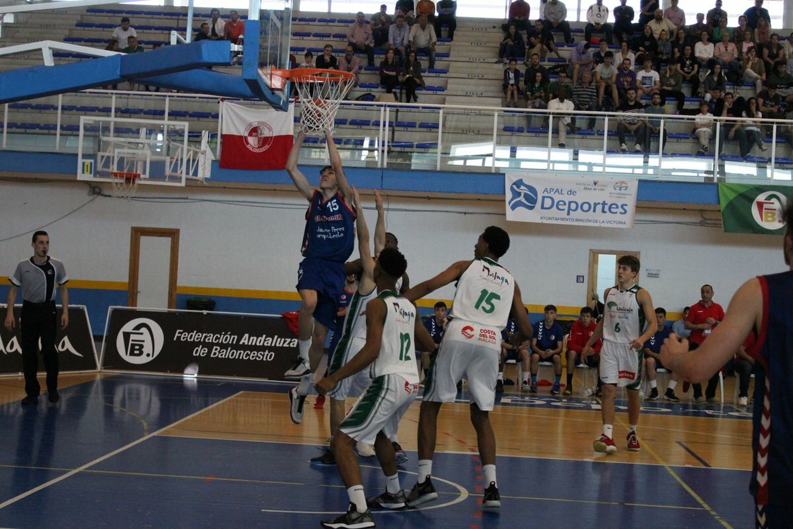 Una jugada del partido entre el Unicaja y el Andújar.