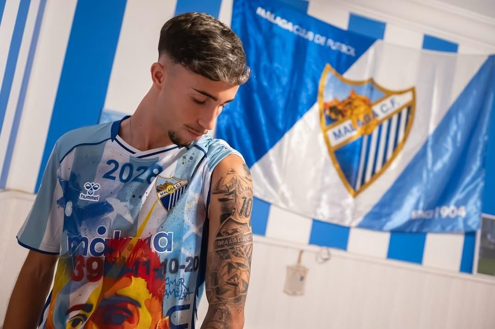 David Larrubia, en  su renovación con el Málaga CF