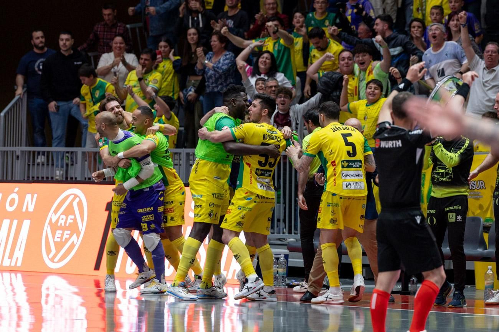 Las mejores imágenes del triunfo in extremis del Jaén Paraíso Interior FS sobre Servigroup Peñíscola