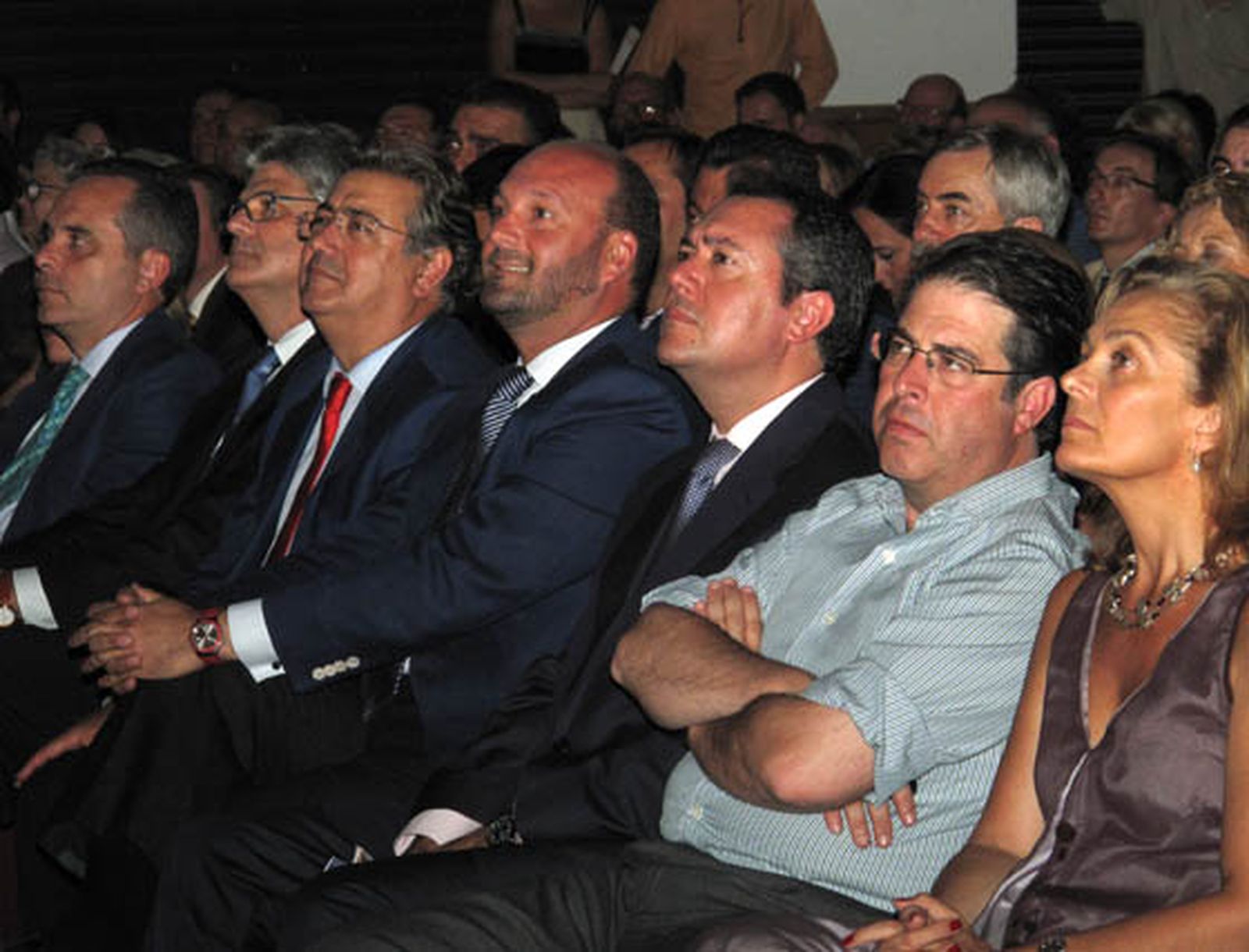 Juan Bueno, Javier Landa, Juan Ignacio Zoido, Francisco Pérez, Juan Espadas y Gregorio Serrano, escuchan el pregón.

Foto: Victoria Ramírez