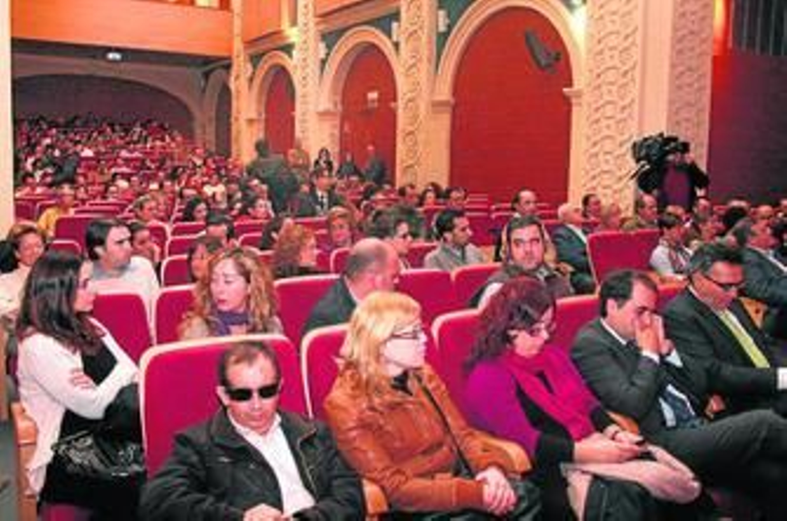 Público asistente ayer a la presentación del cortometraje.