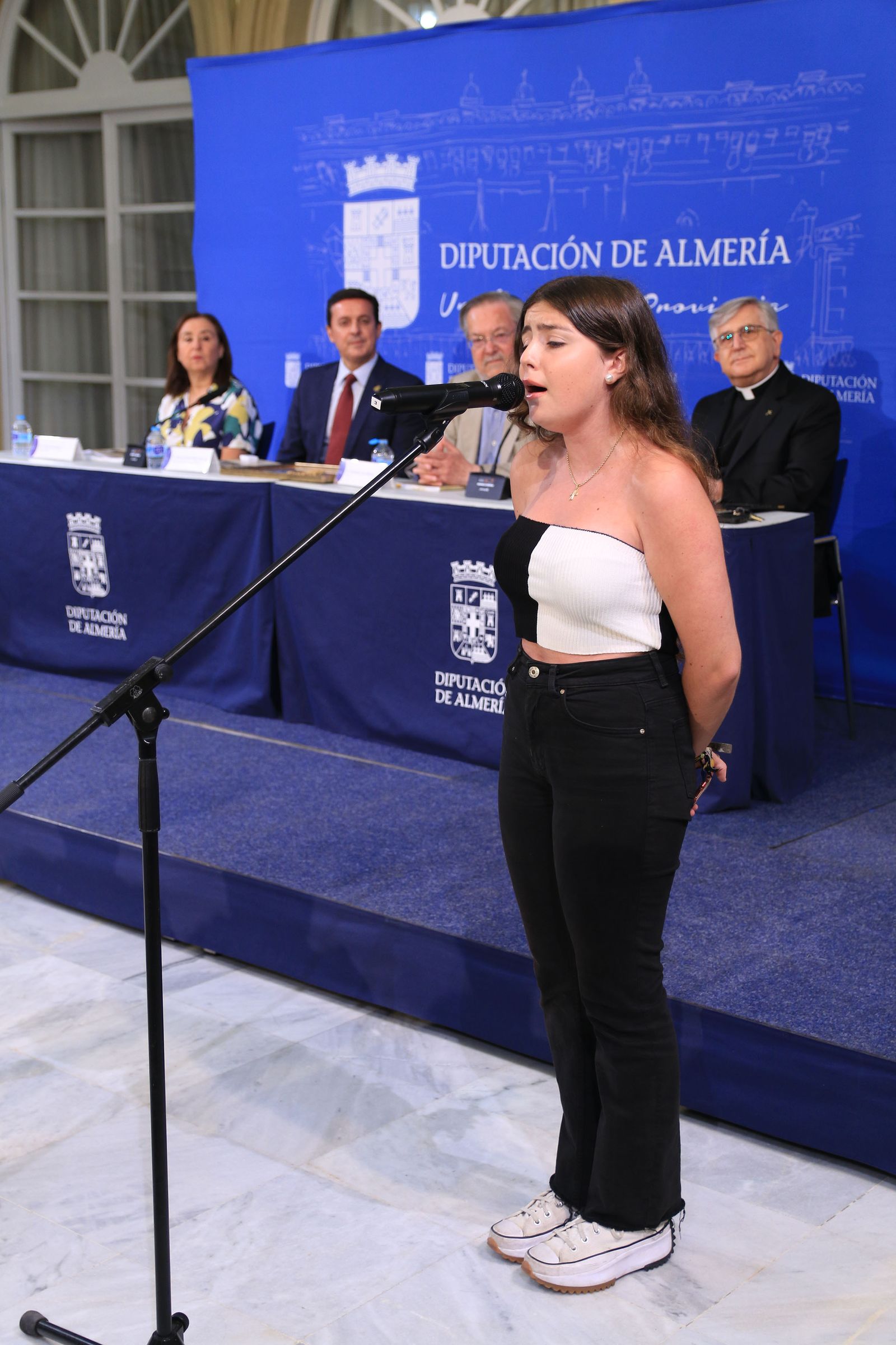 Presentación del libro del centenario del Santo Entierro