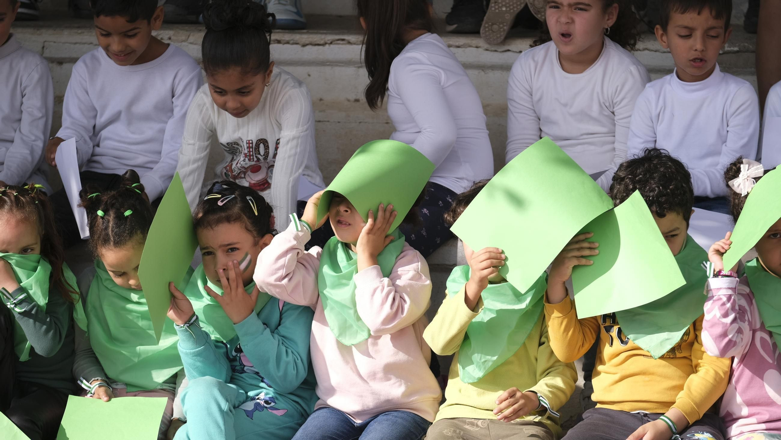 Día de la Bandera de Andalucía en el Colegio Virgen del Mar de Cabo de Gata, en imágenes