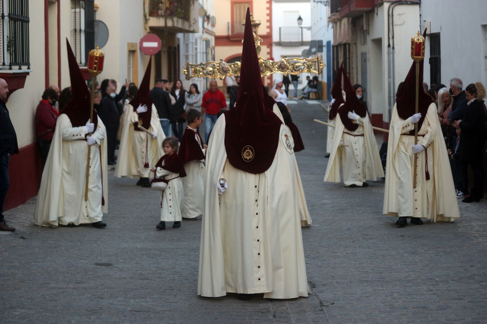 Las imágenes del Miercoles Santo en Puerto Real: Vera-Cruz
