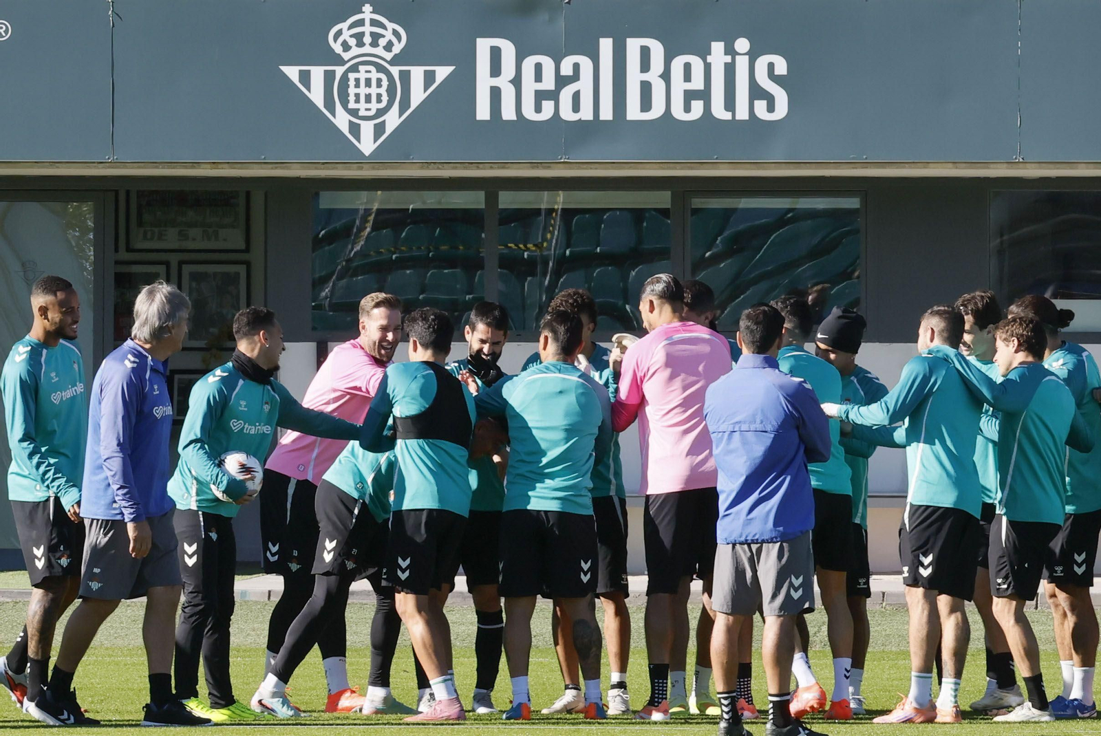 Los jugadores del Betis, en el entrenamiento de este miércoles.