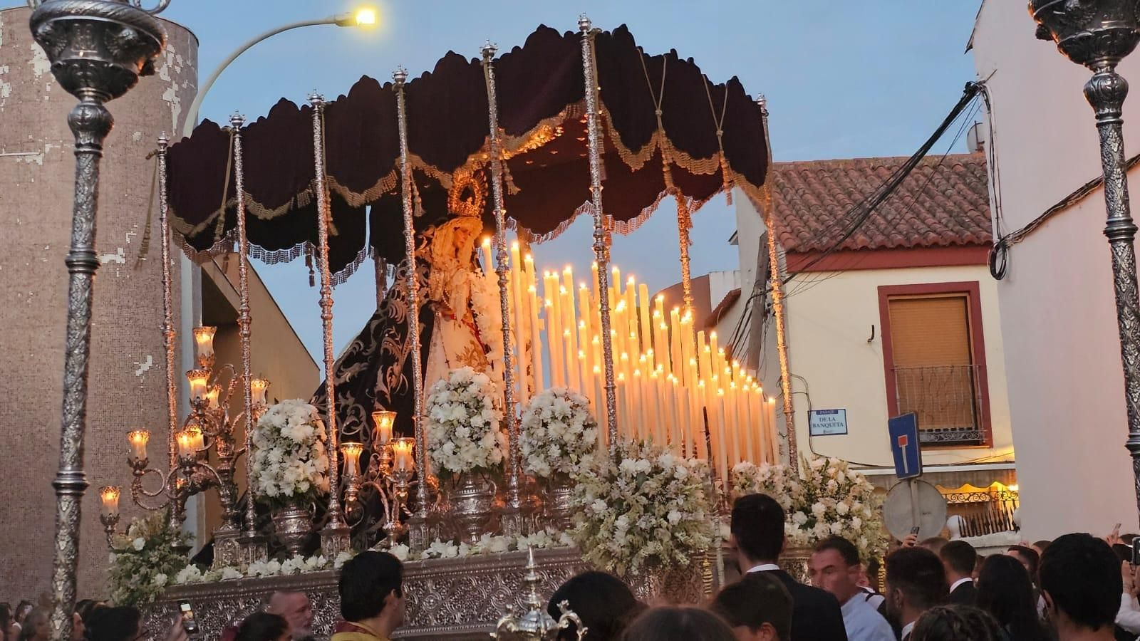 La salida de María Santísima de los Dolores.