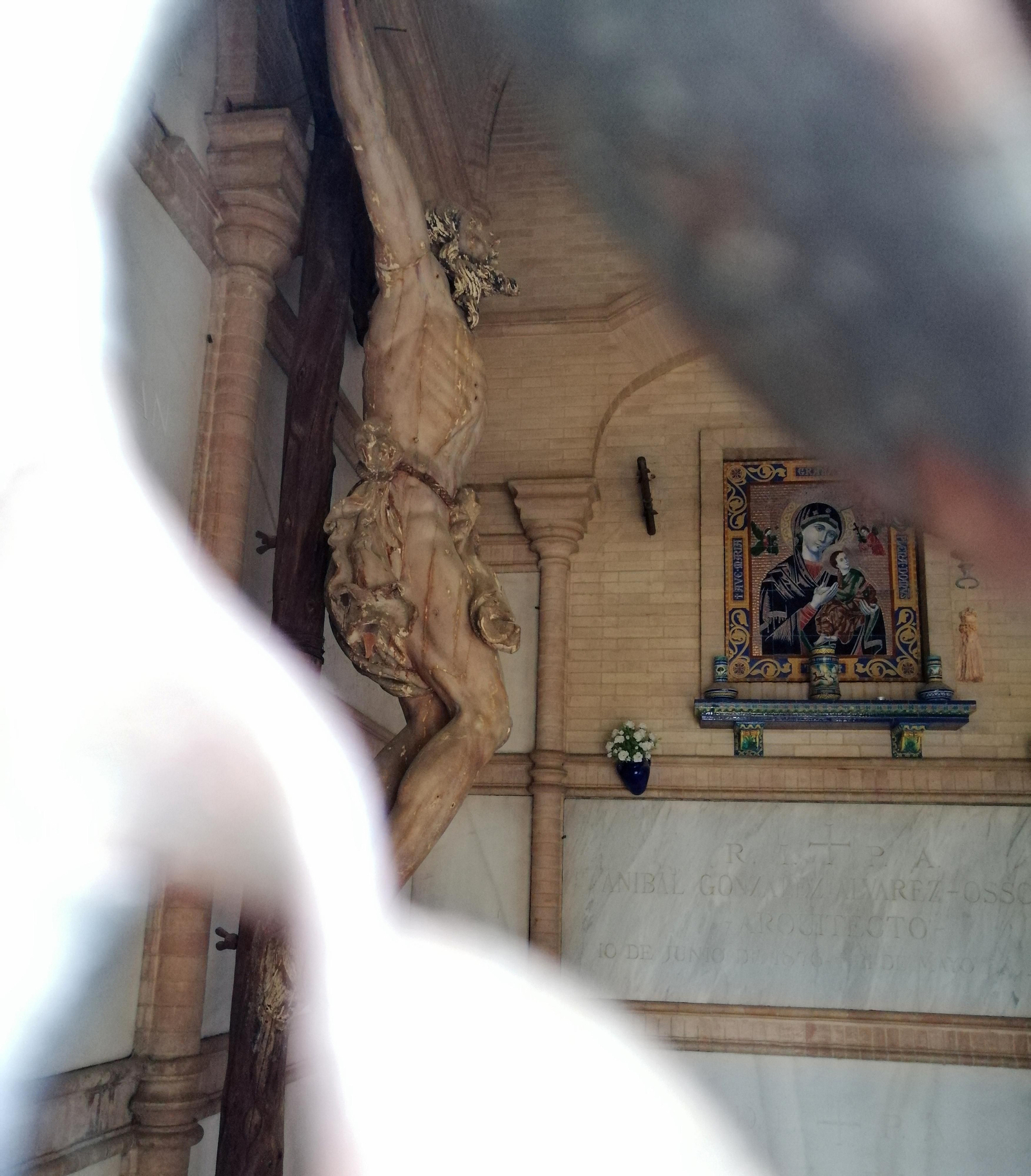 Panteones y tumbas de personajes conocidos