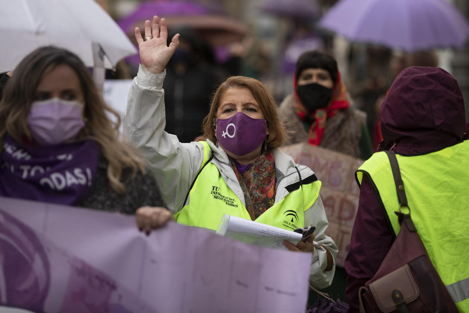 Las mejores imágenes de la manifestación feminista del 8M en Granada este 2021