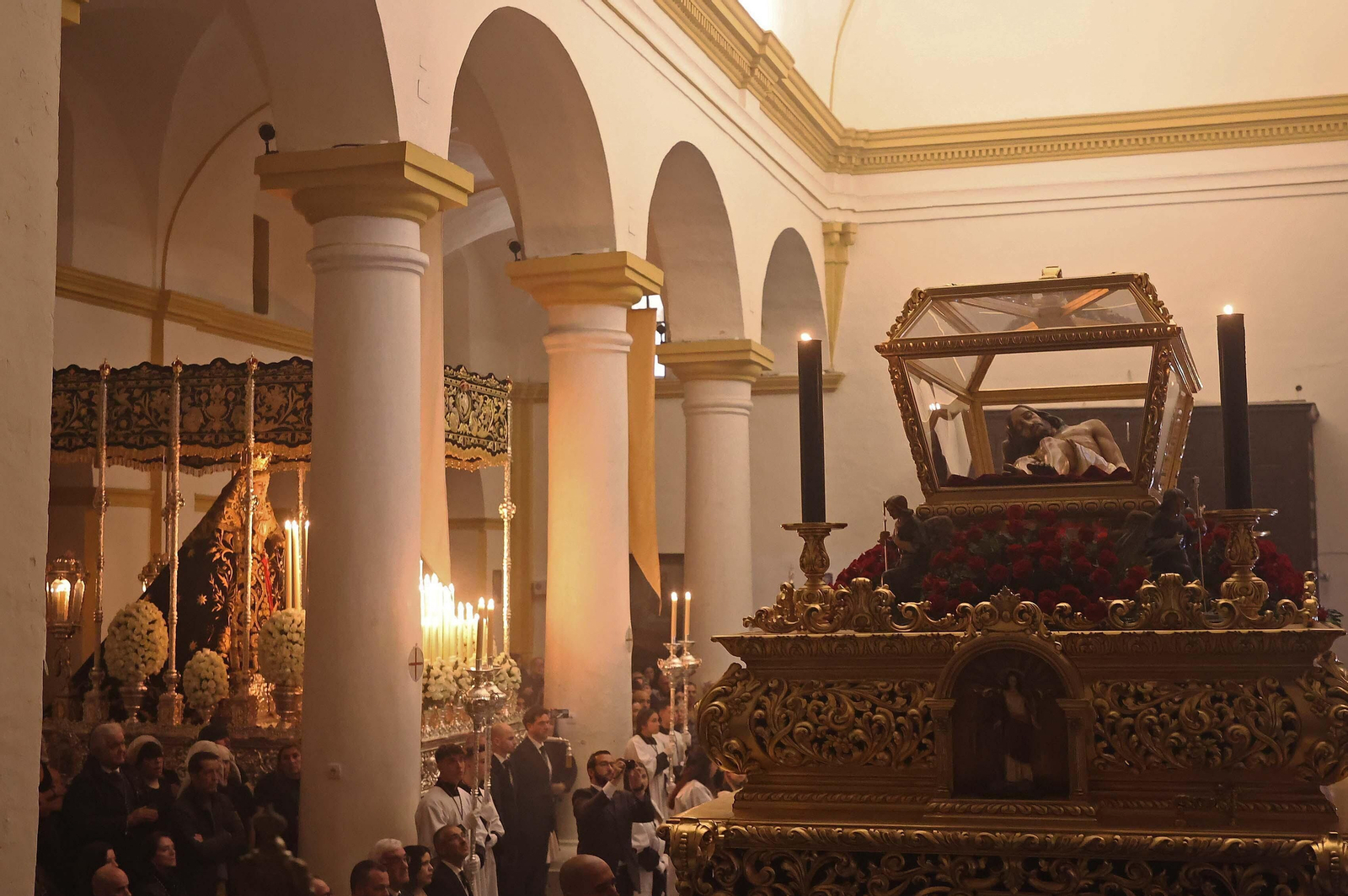 Fotos del Viernes Santo en Algeciras: Misericordia y Santo Entierro