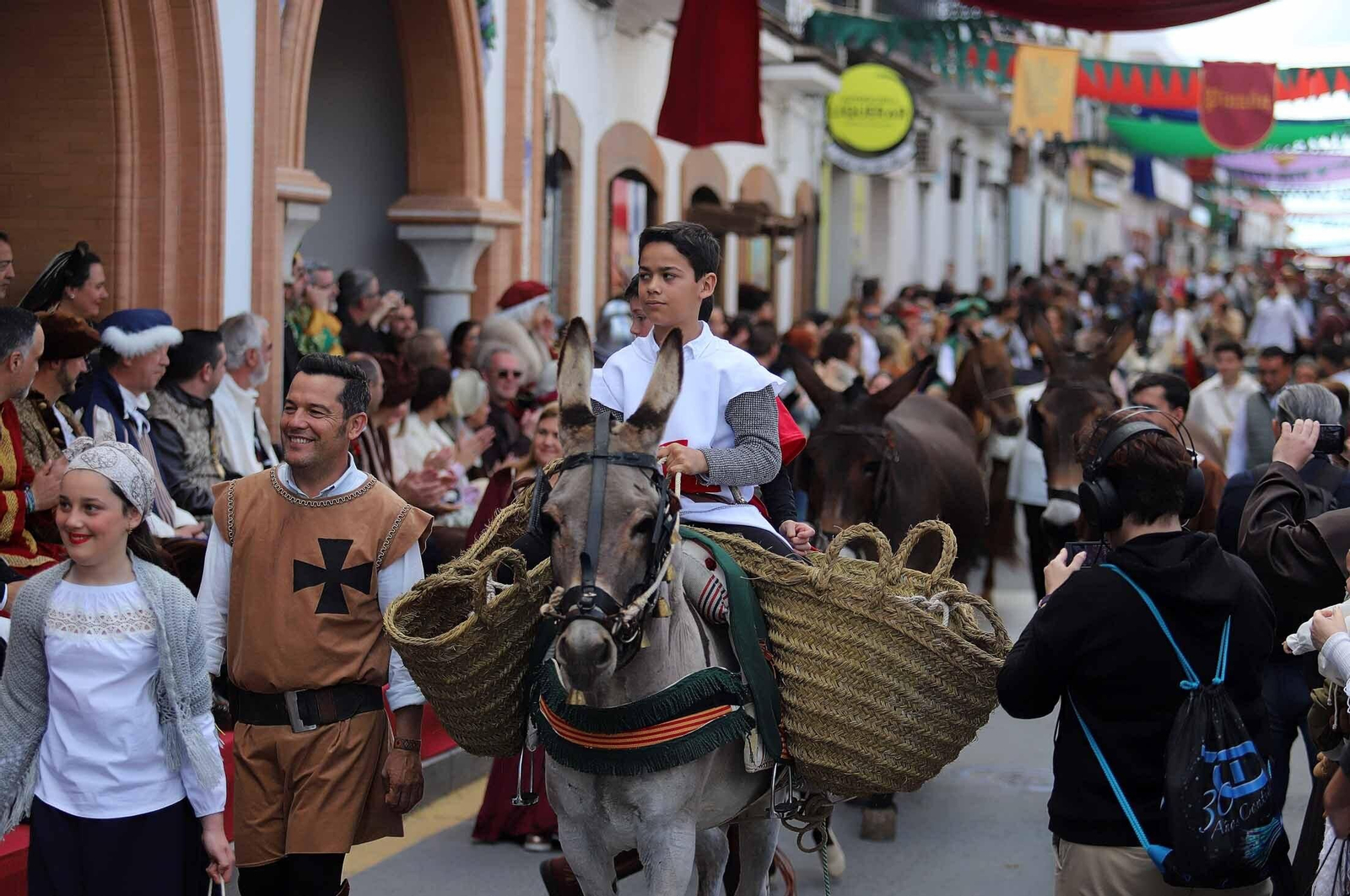 Imágenes del gran ambiente en la Feria Medieval de Palos de la Frontera, Huelva