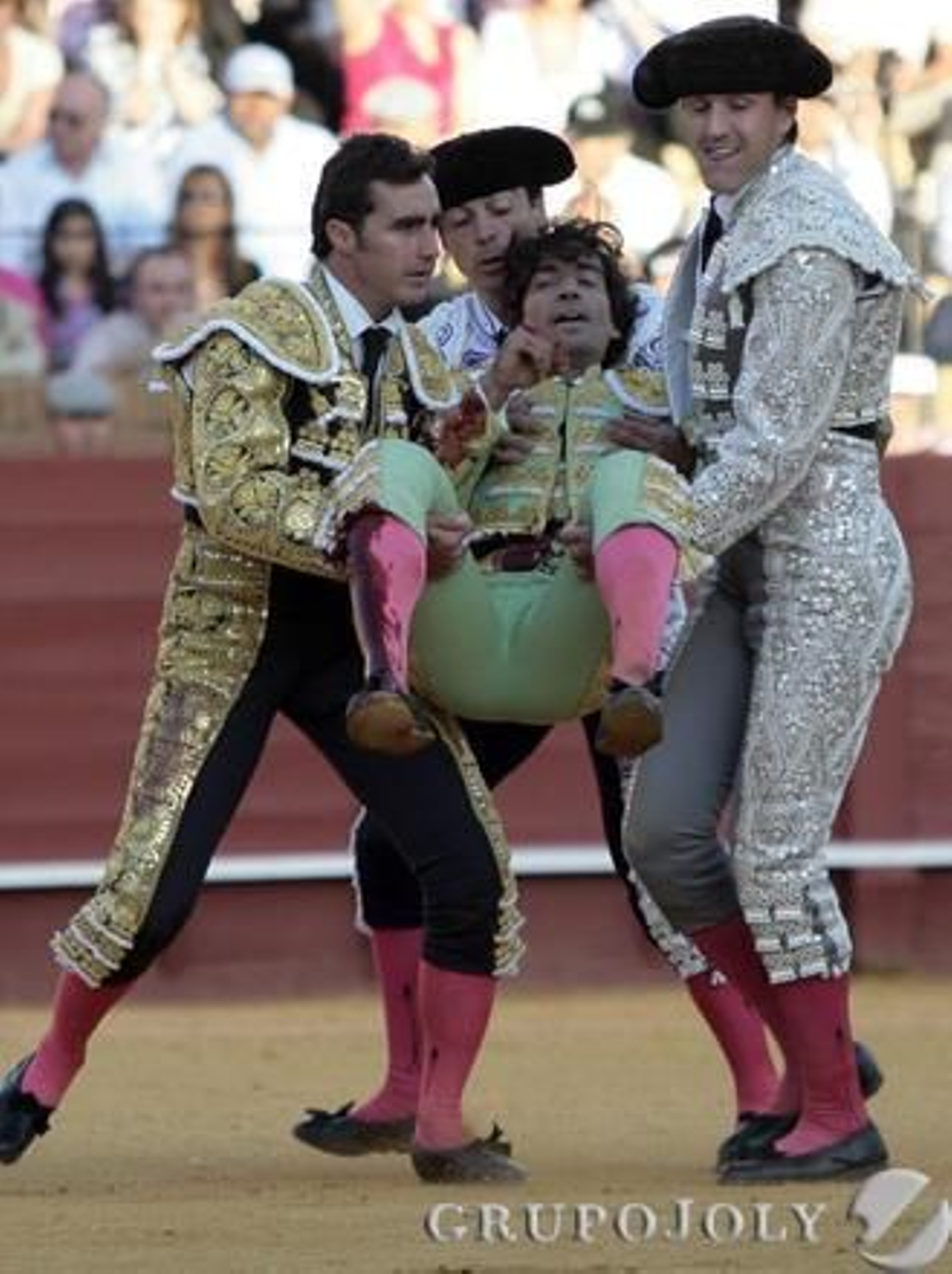 Cogida de Curro Díaz

Foto: Juan Carlos Munoz