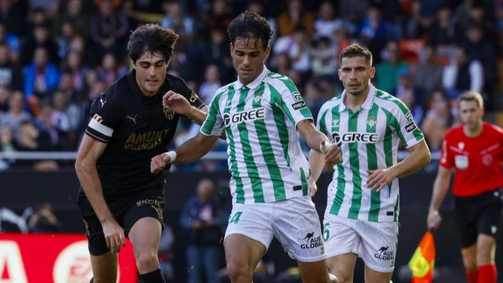 Guirao contra Javi Guerra en el duelo de Mestalla