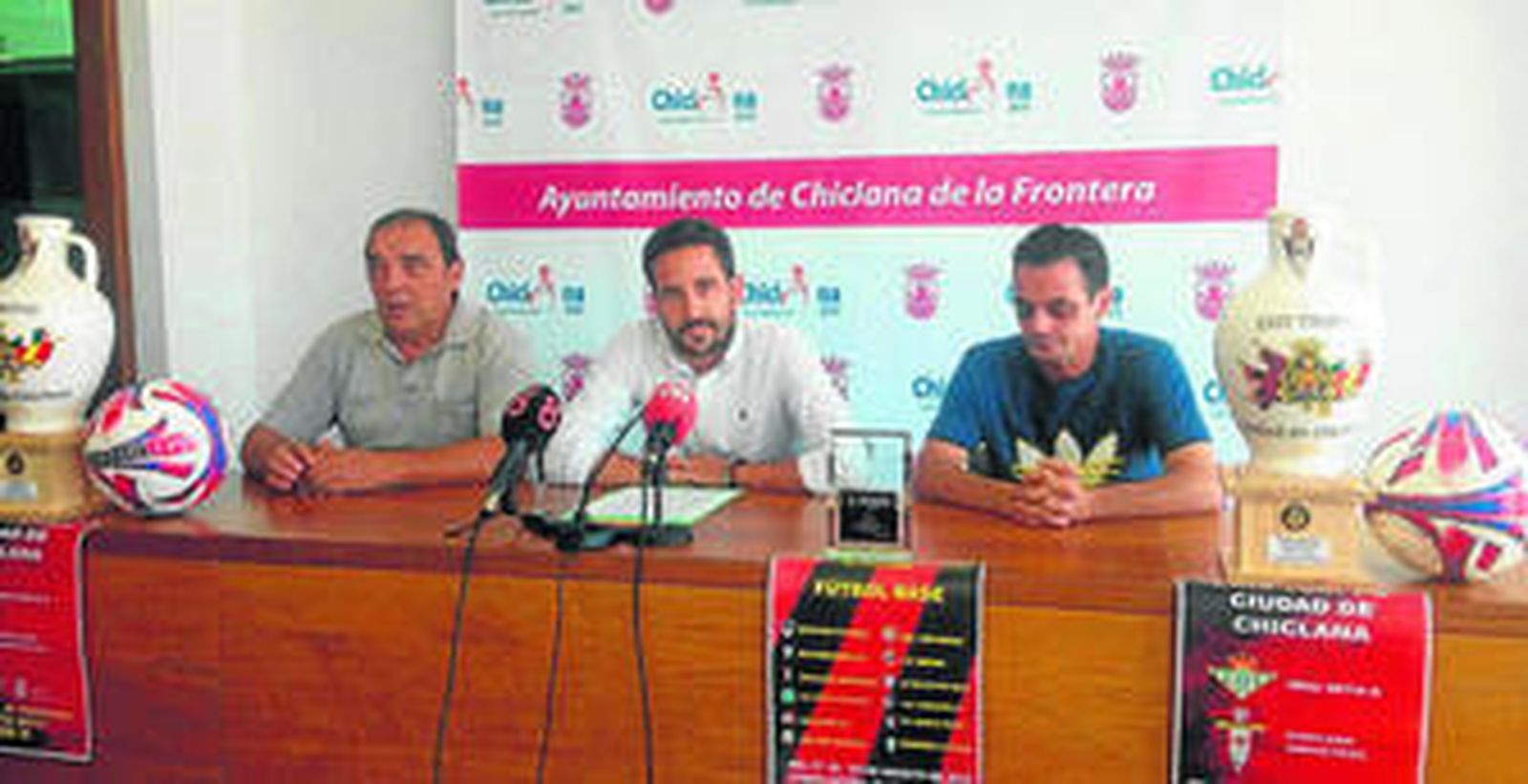 Momento de la presentación del evento deportivo, ayer en la sala de prensa del Ayuntamiento.