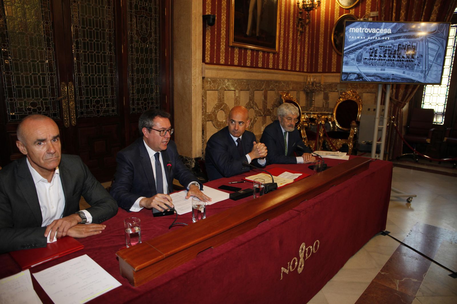 Presentación del proyecto de Palmas Altas Sur tras la firma del acuerdo entre el alcalde y el consejero delegado de Metrovacesa.