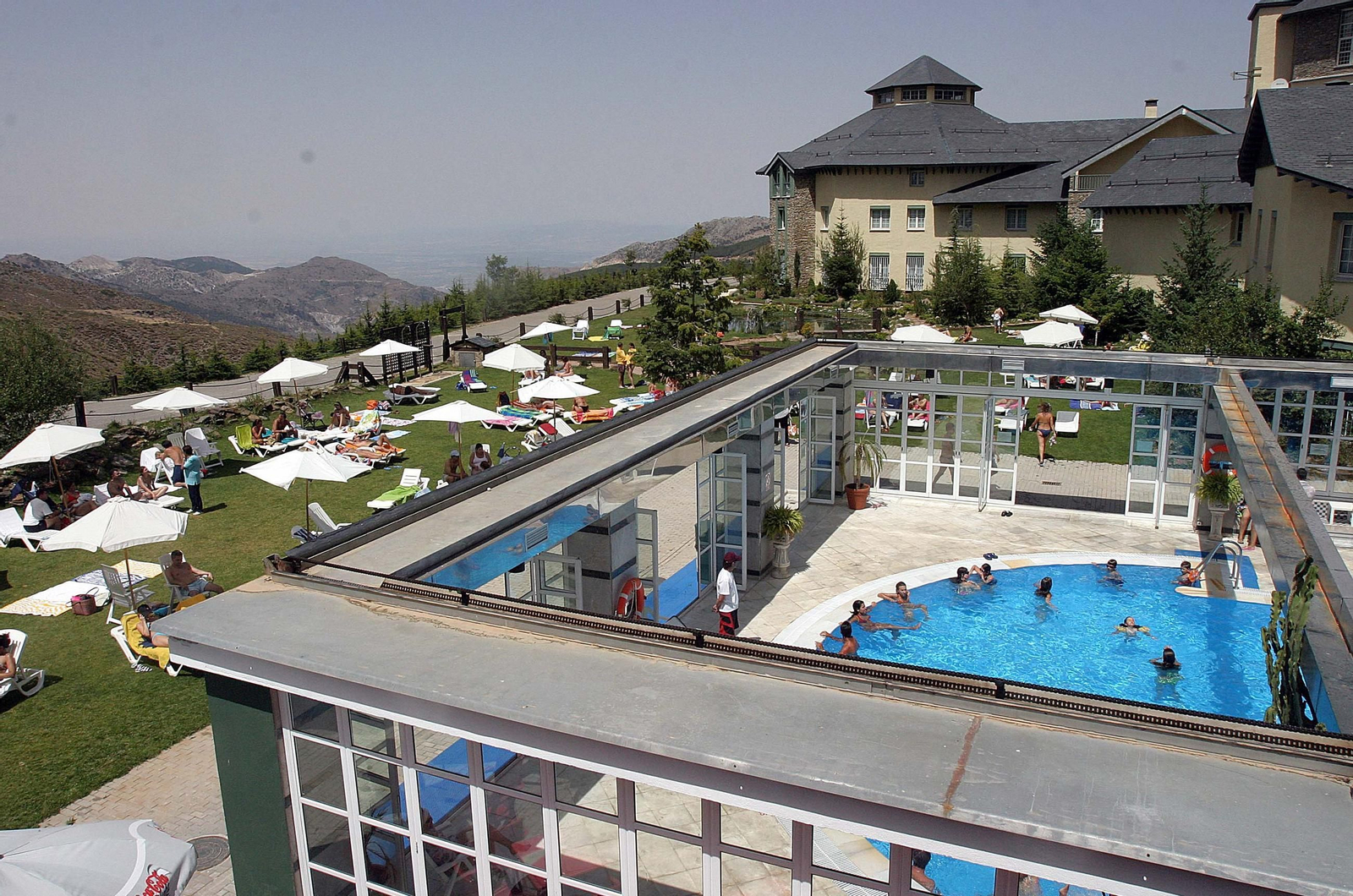 Piscina del club Montebajo de Sierra Nevada