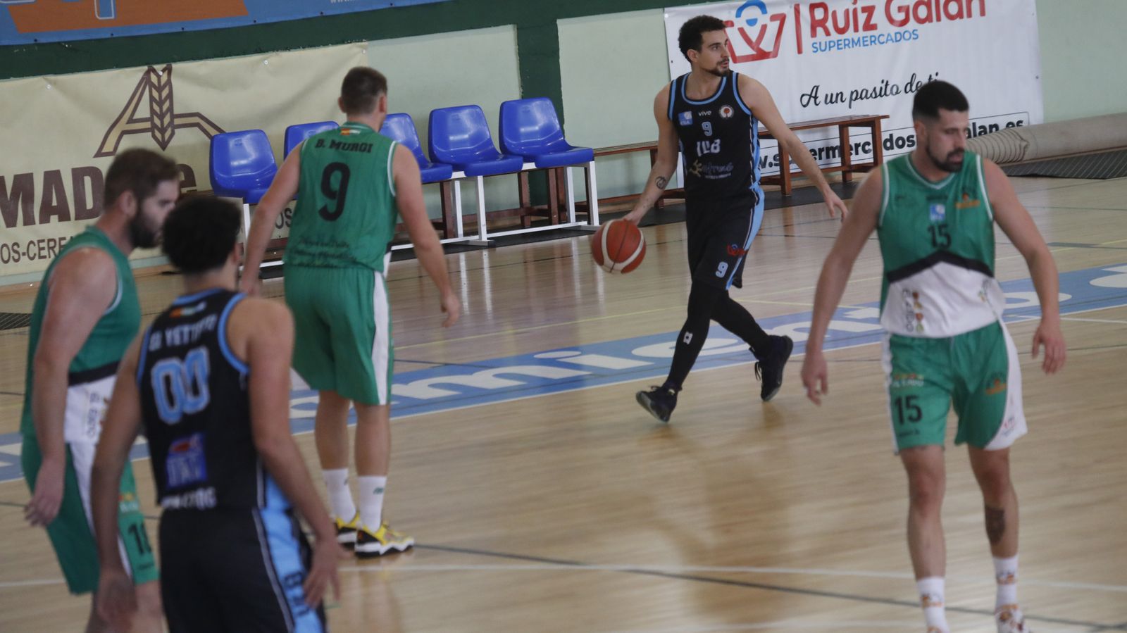 Rubén Perea, baja ante el CBA, conduce un ataque