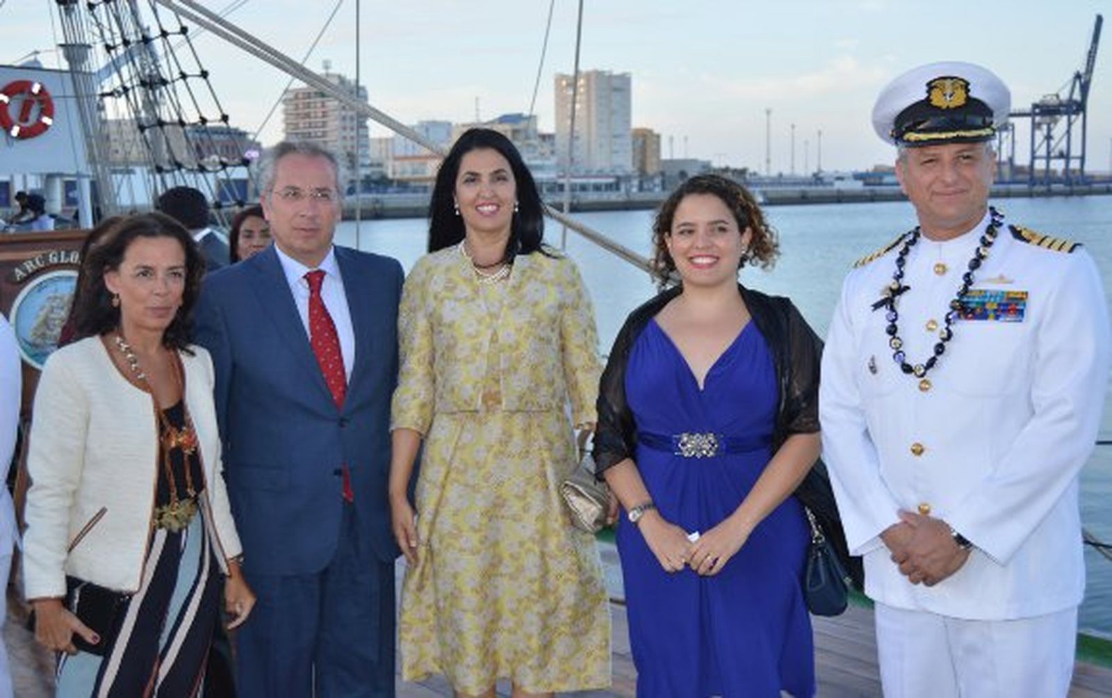 Rocío Ortega, Javier de Torre, la cónsul de Colombia Gabriela Cano, Laura Arango, y el comandante del buque Reynaldo Espinosa Heidmann.

Foto: Ignacio Casas de Ciria