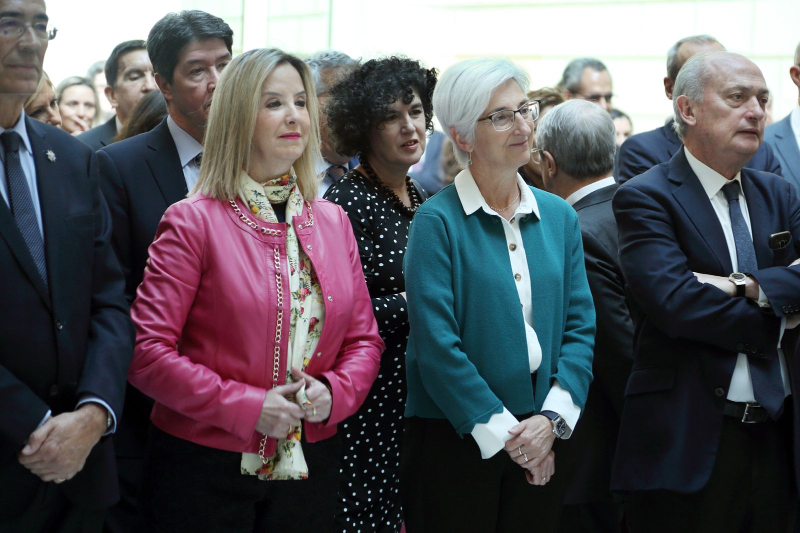 Ana Tárrago (izquierda) y María José Segarra durante la toma de posesión de Dolores Delgado