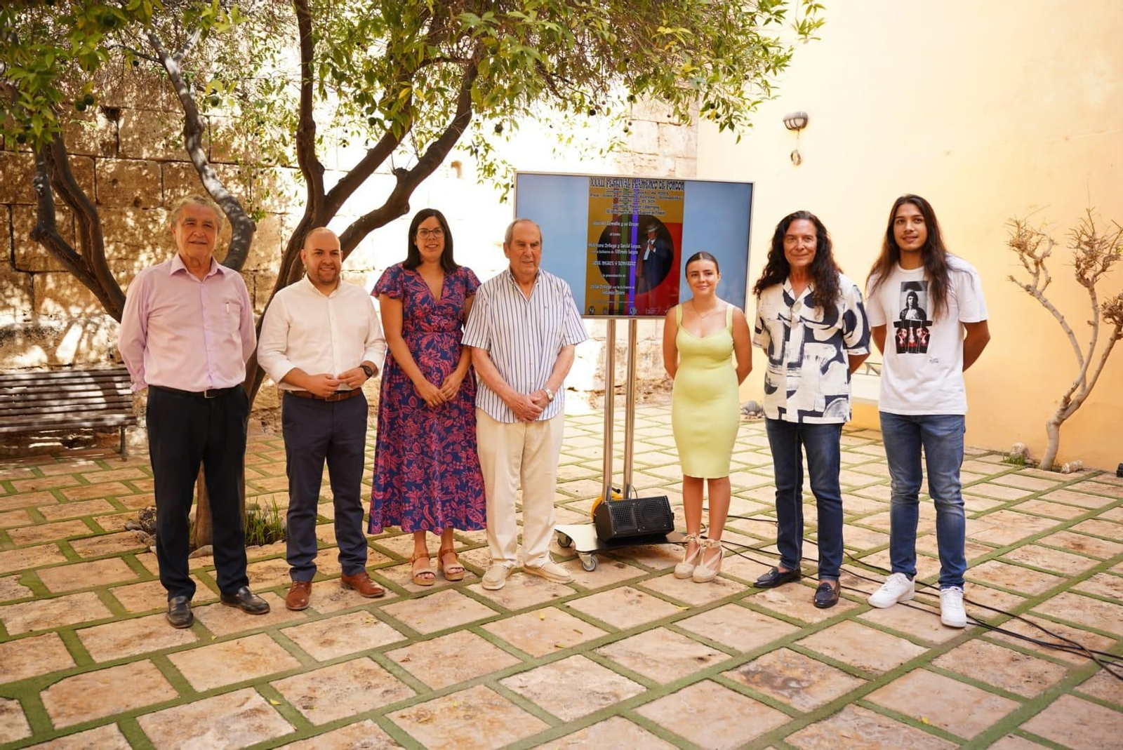 Rafael Morales, Valentín Martín, Almudena Morales, José Antonio López Alemán, Celia Ortega, Tomatito y su hijo José. Rafael Morales, Valentín Martín, Almudena Morales, José Antonio López Alemán, Celia Ortega, Tomatito y su hijo José.