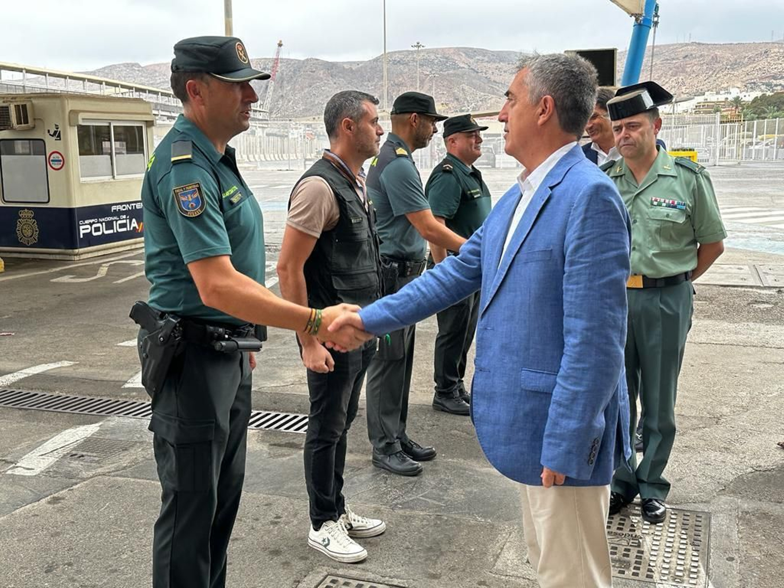 El director general, Leonardo Marcos, visita en Almería el buque Río Segura, dedicado a la  prevención de la migración irregular