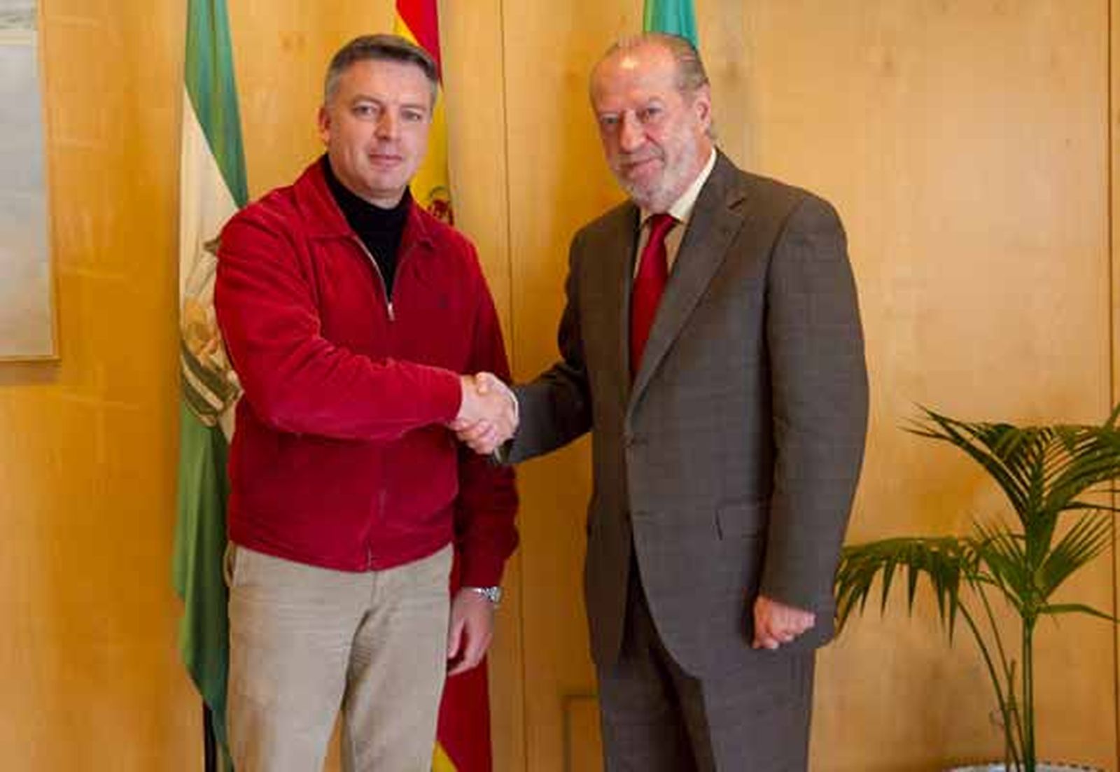 Villalobos continúa recibiendo a los alcaldes de la provincia