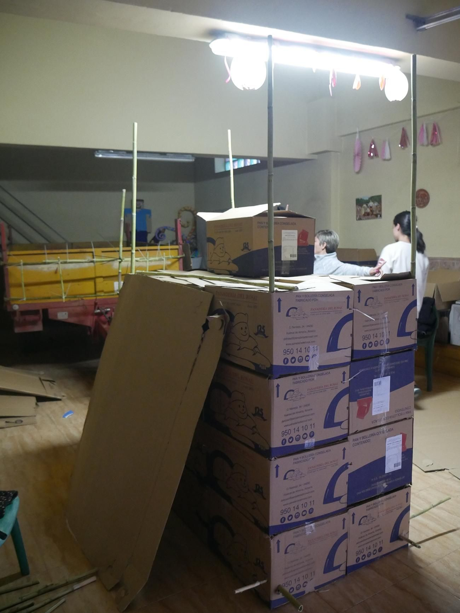 Imágenes de la elaboración de las carrozas tradicionales de Canjáyar