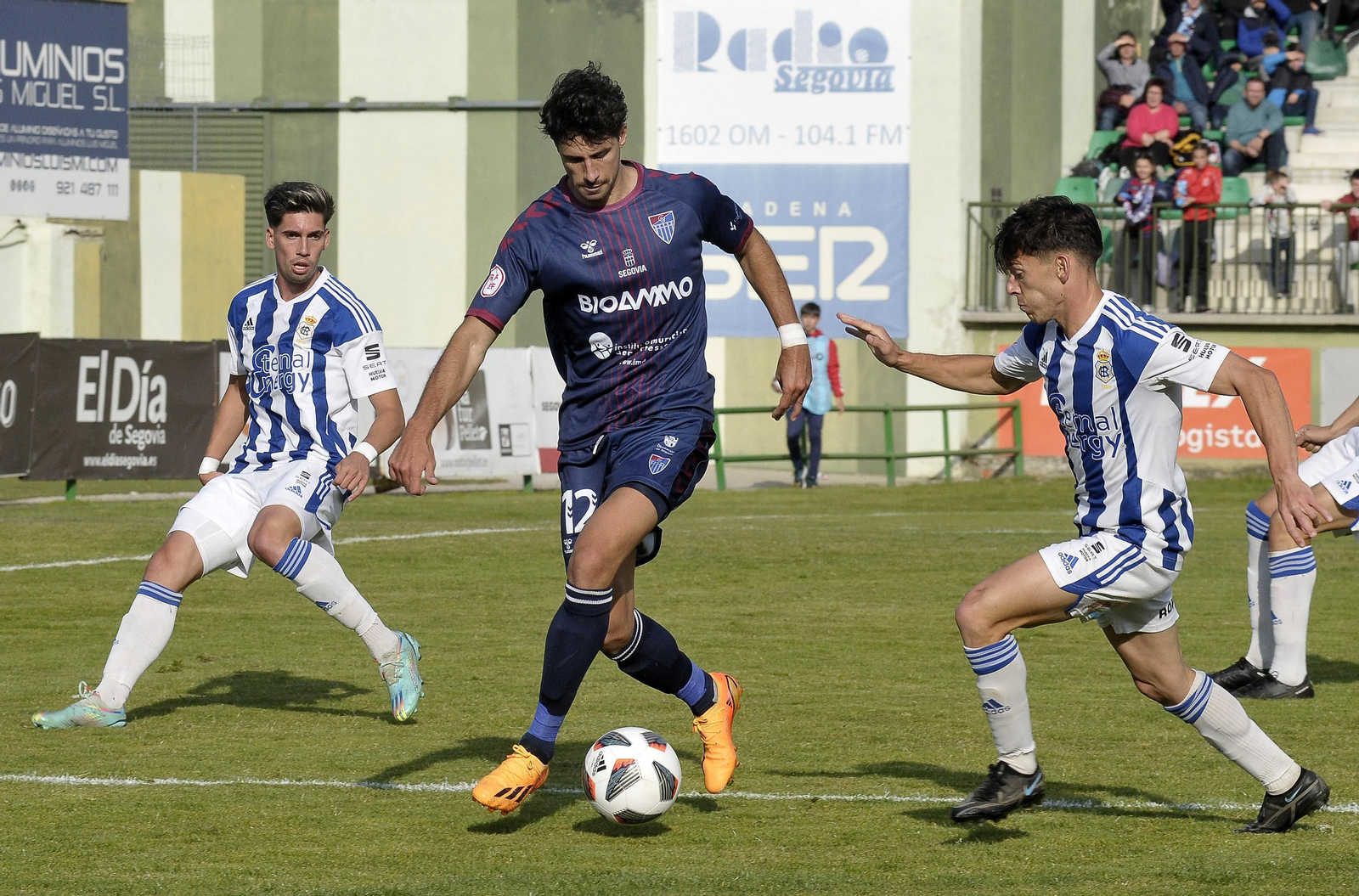 Imágenes del partido entre la Segoviana y el Recre en La Albuera
